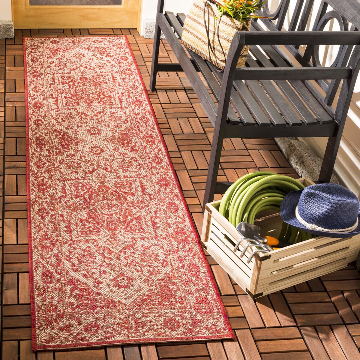 Beach House 139 Rug | Safavieh - BHS139 - Red / Cream