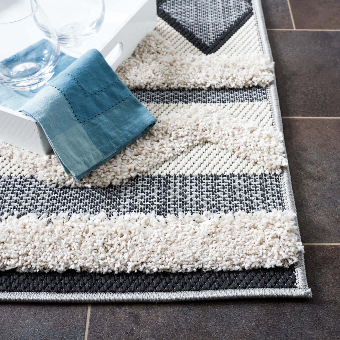 Safavieh Cottage 200 Rug, COT200 - Ivory / Dark Grey