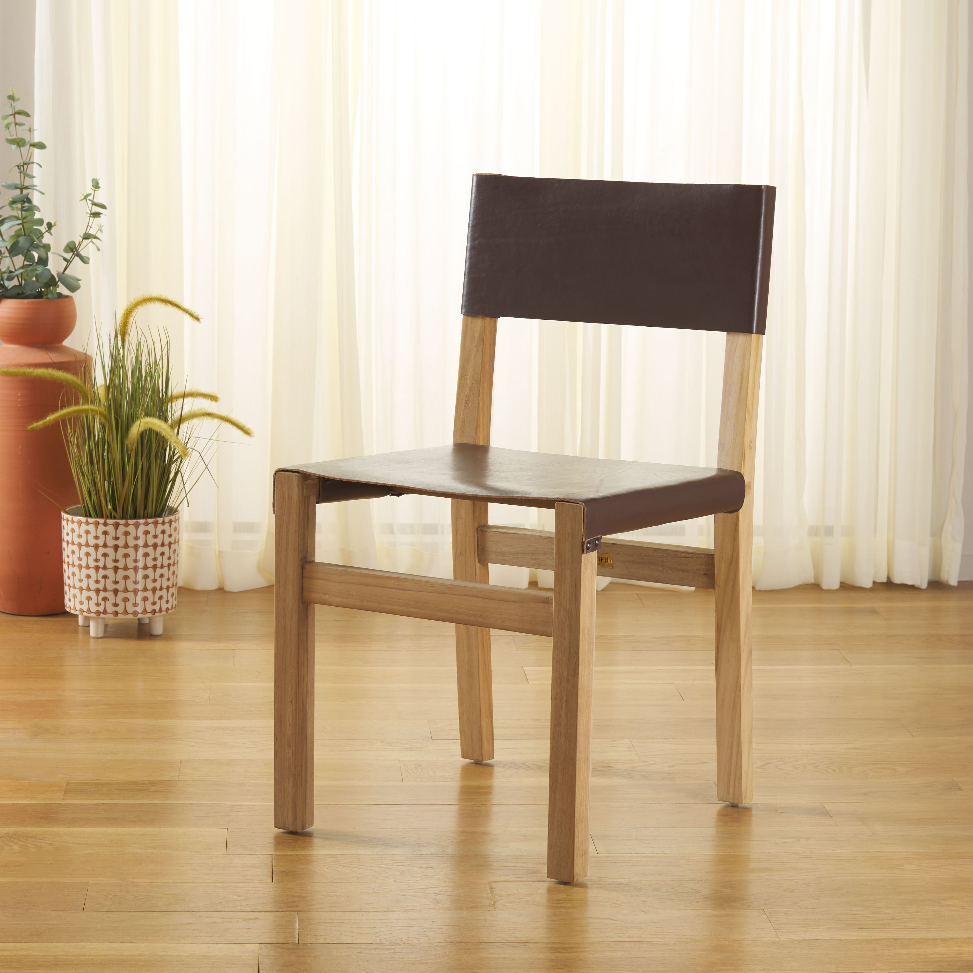 Romee Dining Chair | Safavieh - DCH1210