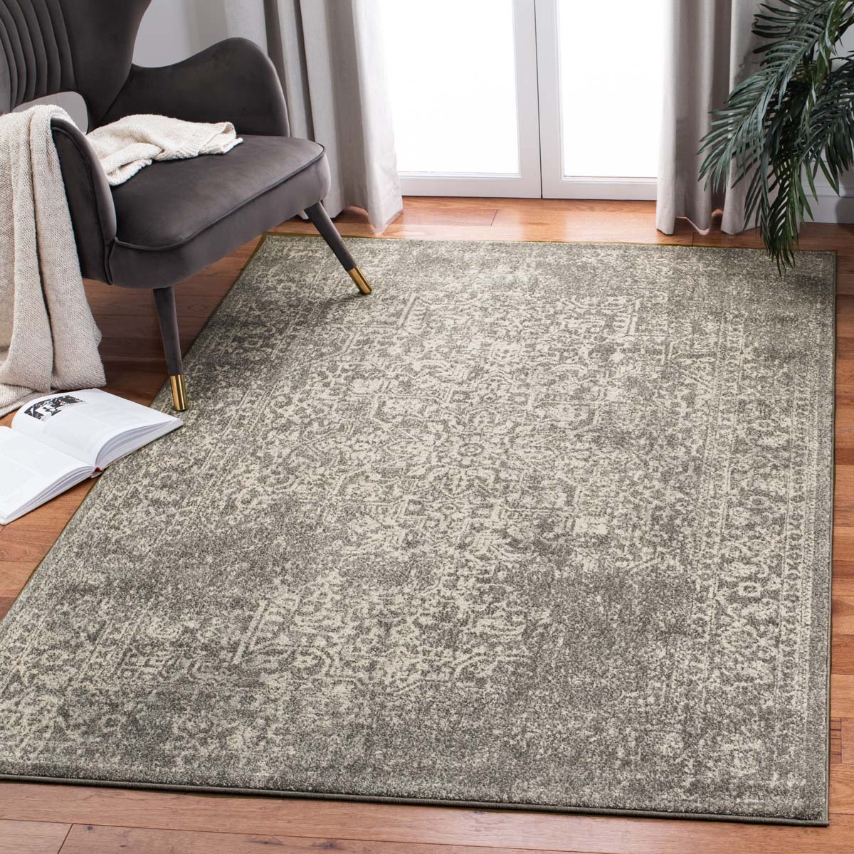 Safavieh Evoke 256 Rug, White, EVK256 - Silver / Ivory