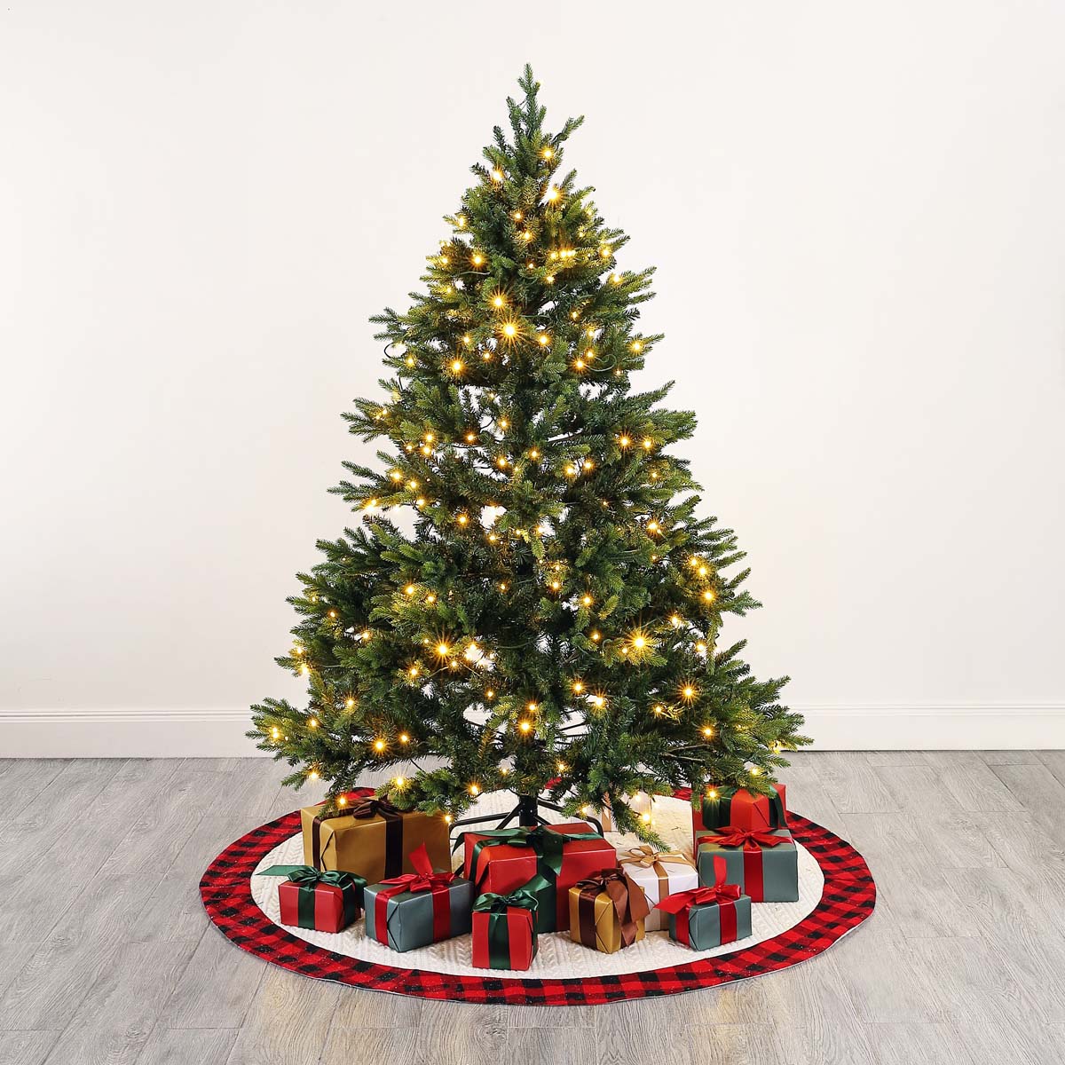 5.5 Ft Pre-Lit Artificial Christmas Tree | Safavieh - FXP2018 - Green