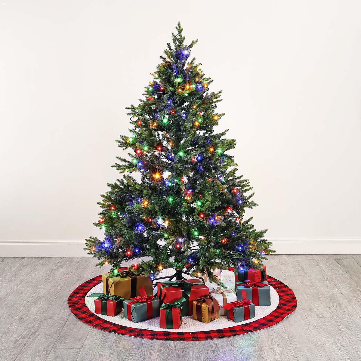 5.5 Ft Pre-Lit Artificial Christmas Tree | Safavieh - FXP2018 - Green