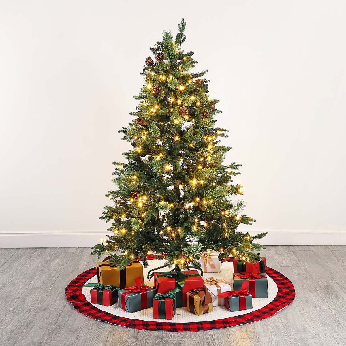 5.5 Ft Pre-Lit Artificial Christmas Tree | Safavieh - FXP2020 - Green