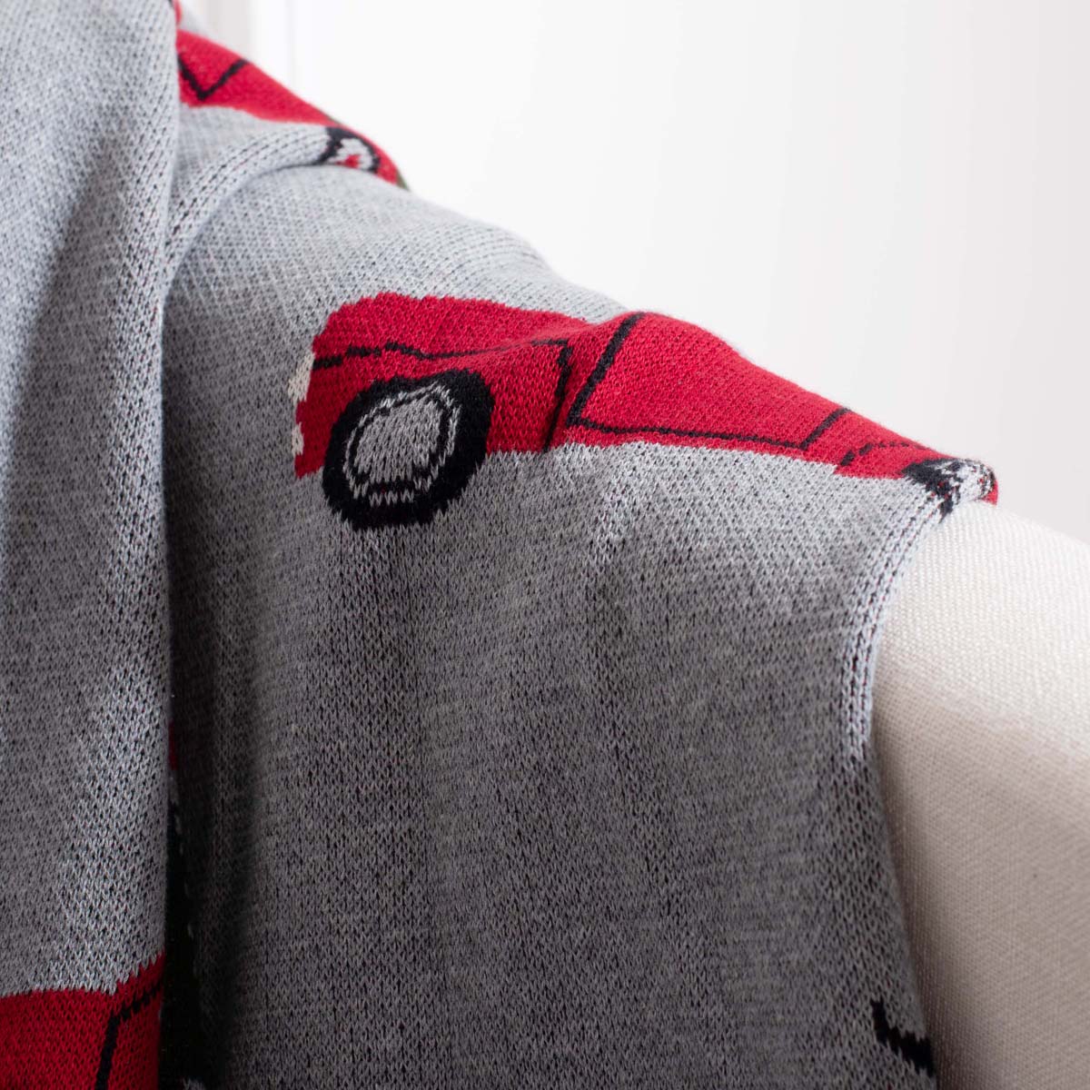 Dasher Throw | Safavieh - HOL2016 - Grey/Red