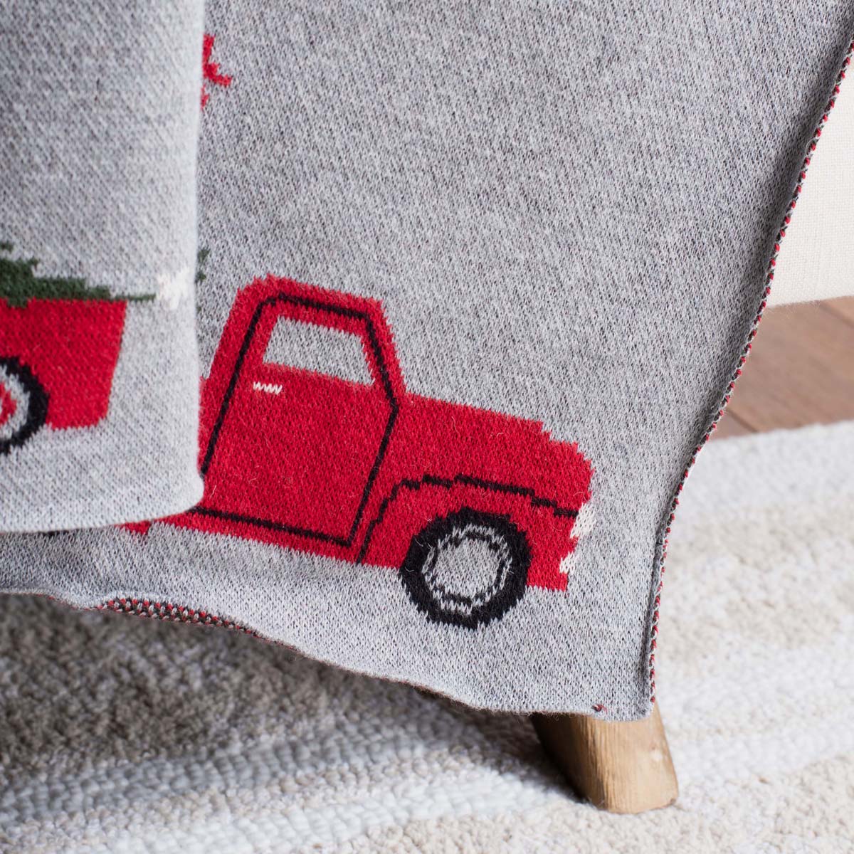 Dasher Throw | Safavieh - HOL2016 - Grey/Red