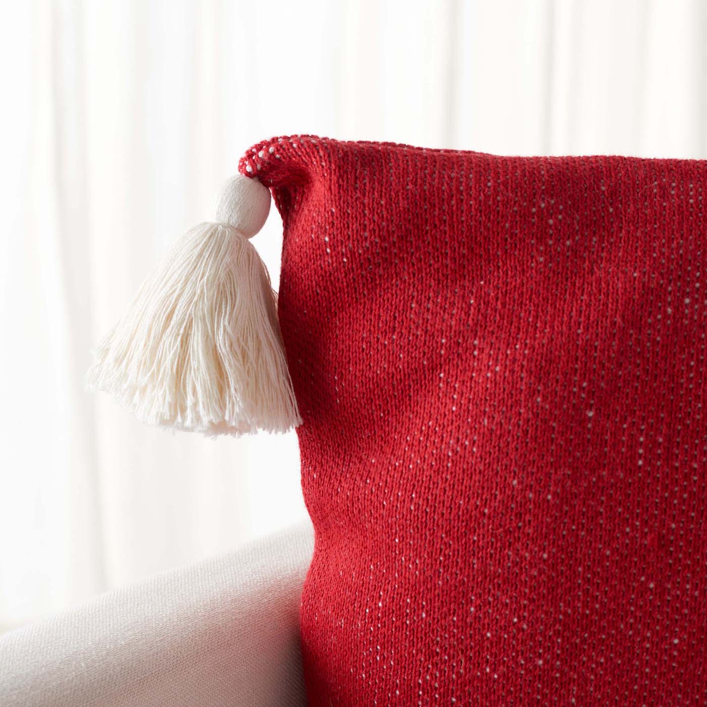 The Merriest Pillow | Safavieh - HOL3014 - Red / White