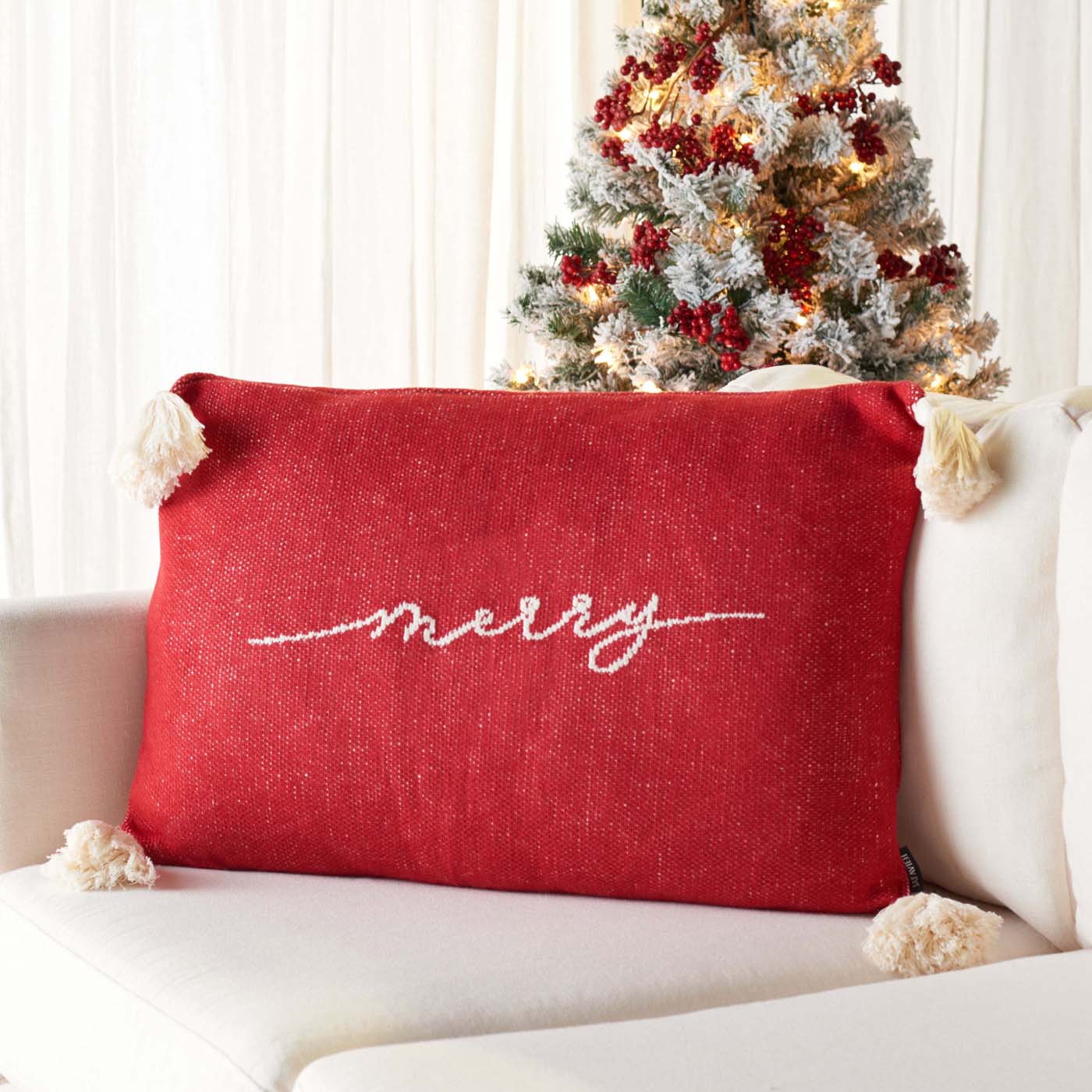 The Merriest Pillow | Safavieh - HOL3014 - Red / White