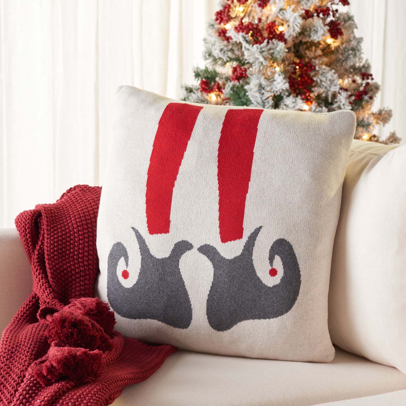 Santa'S Helper Pillow | Safavieh - HOL3016 - Red / Beige