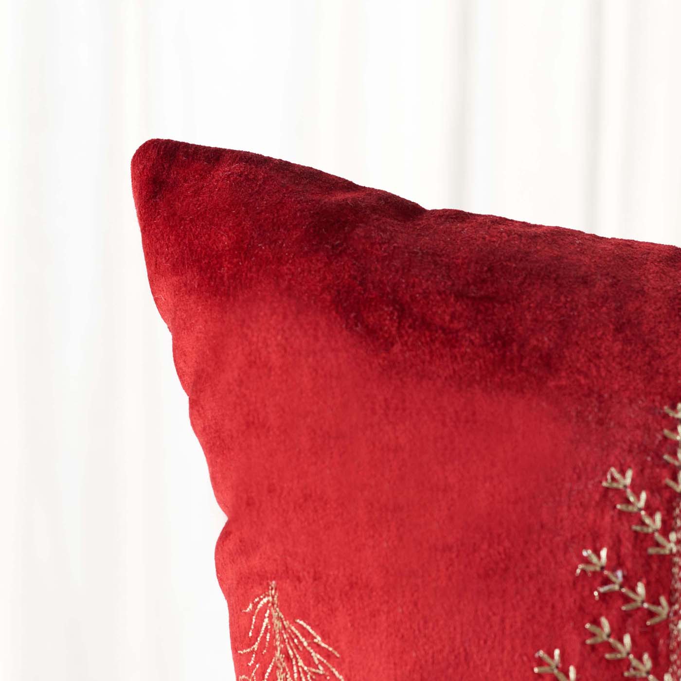 Seasons Tree Pillow | Safavieh - HOL4000 - Red / Gold