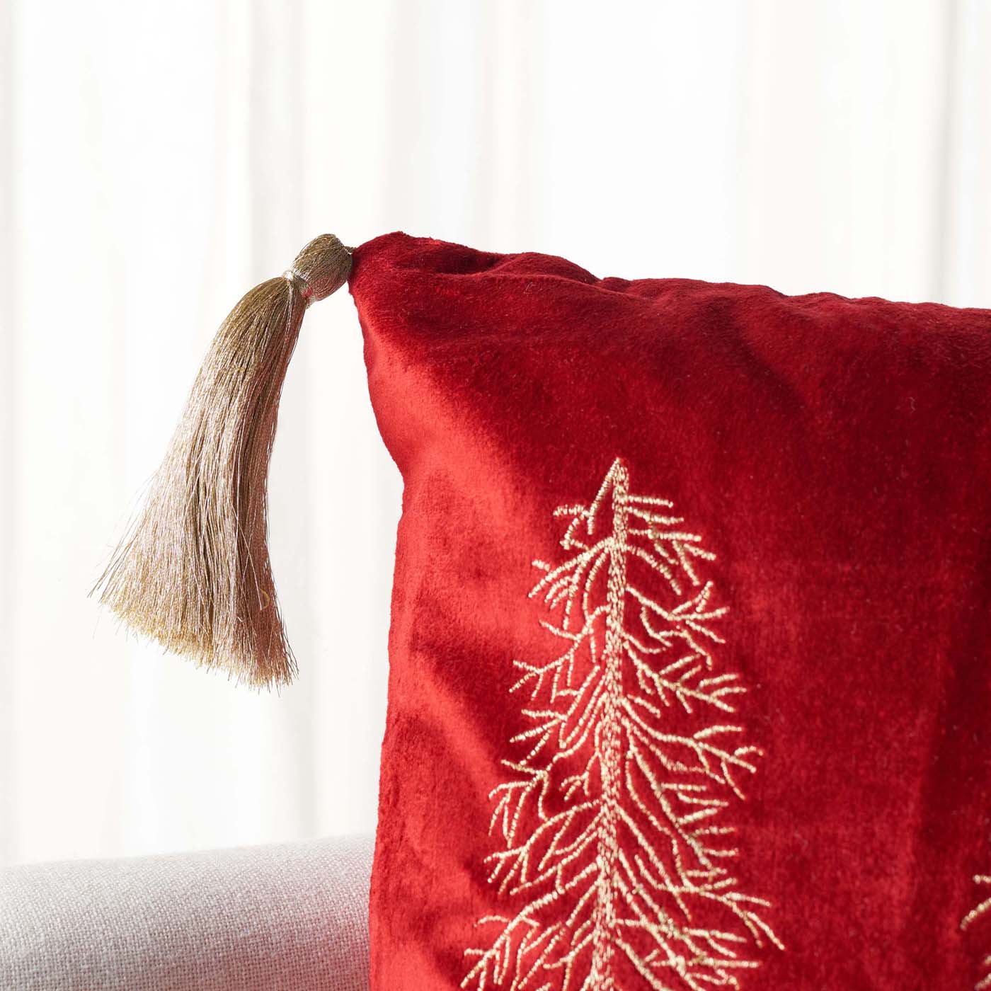 Holiday Tree Pillow | Safavieh - HOL4001 - Red / Gold