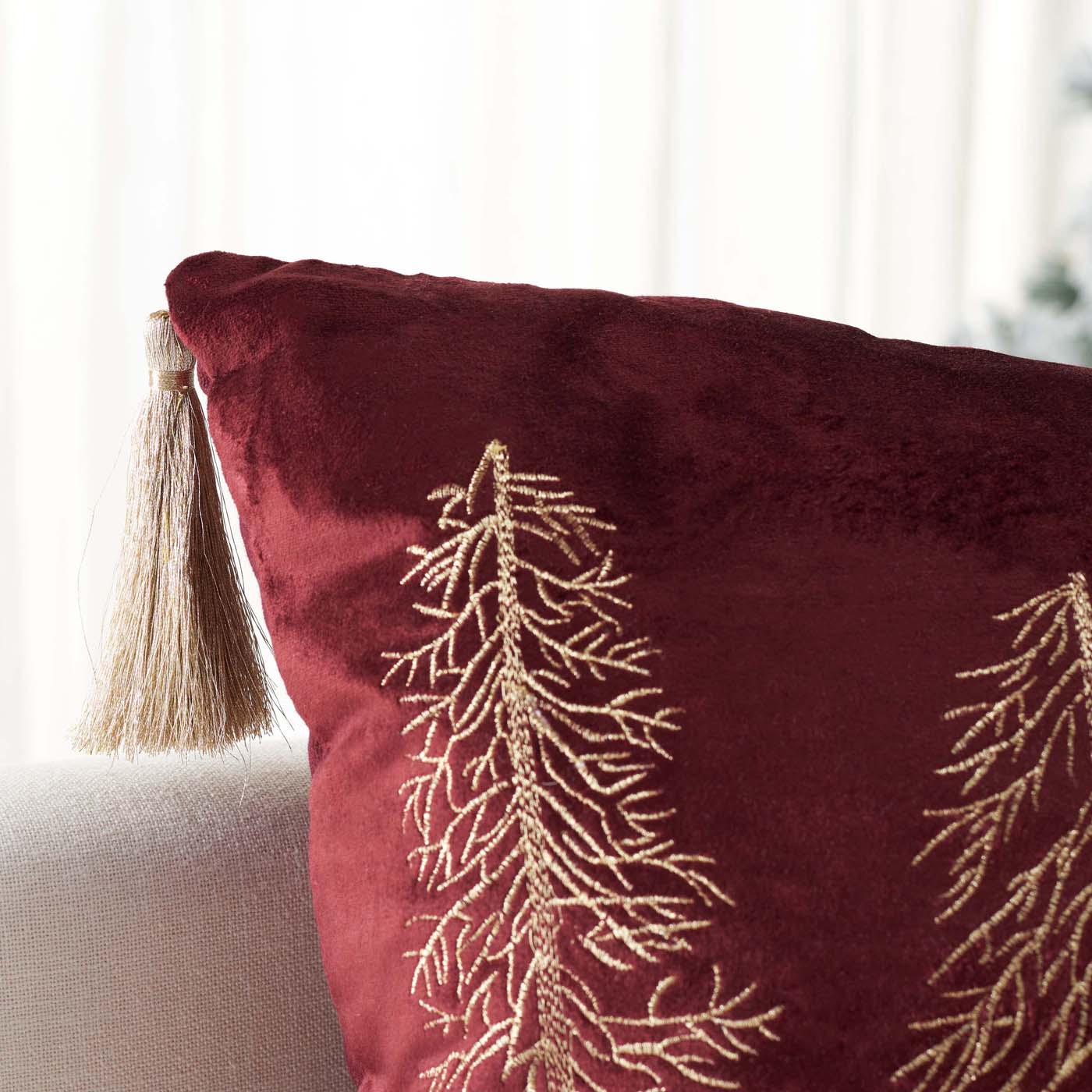 Holiday Tree Pillow | Safavieh - HOL4001 - Maroon / Gold