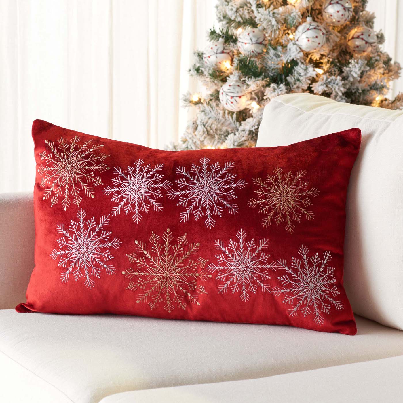 Cinthia Snowflake Pillow | Safavieh - HOL4002 - Red / Silver