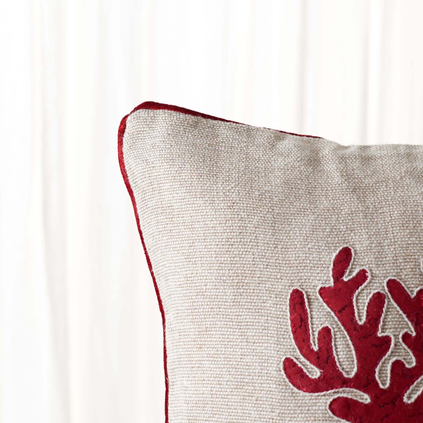 Holiday Reindeer Pillow | Safavieh - HOL4006 - Beige / Red