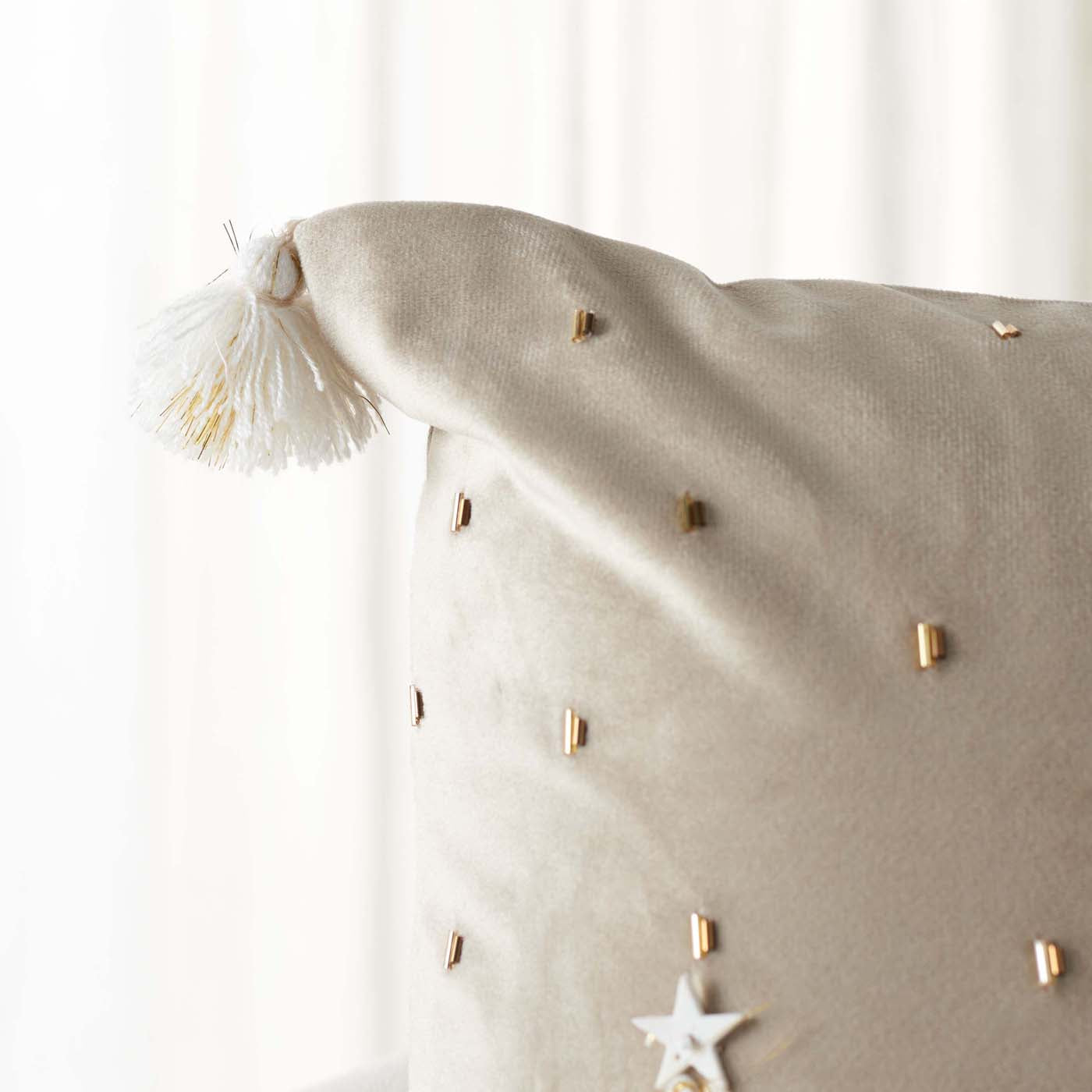 Celine Tree Pillow | Safavieh - HOL4007 - Beige / White