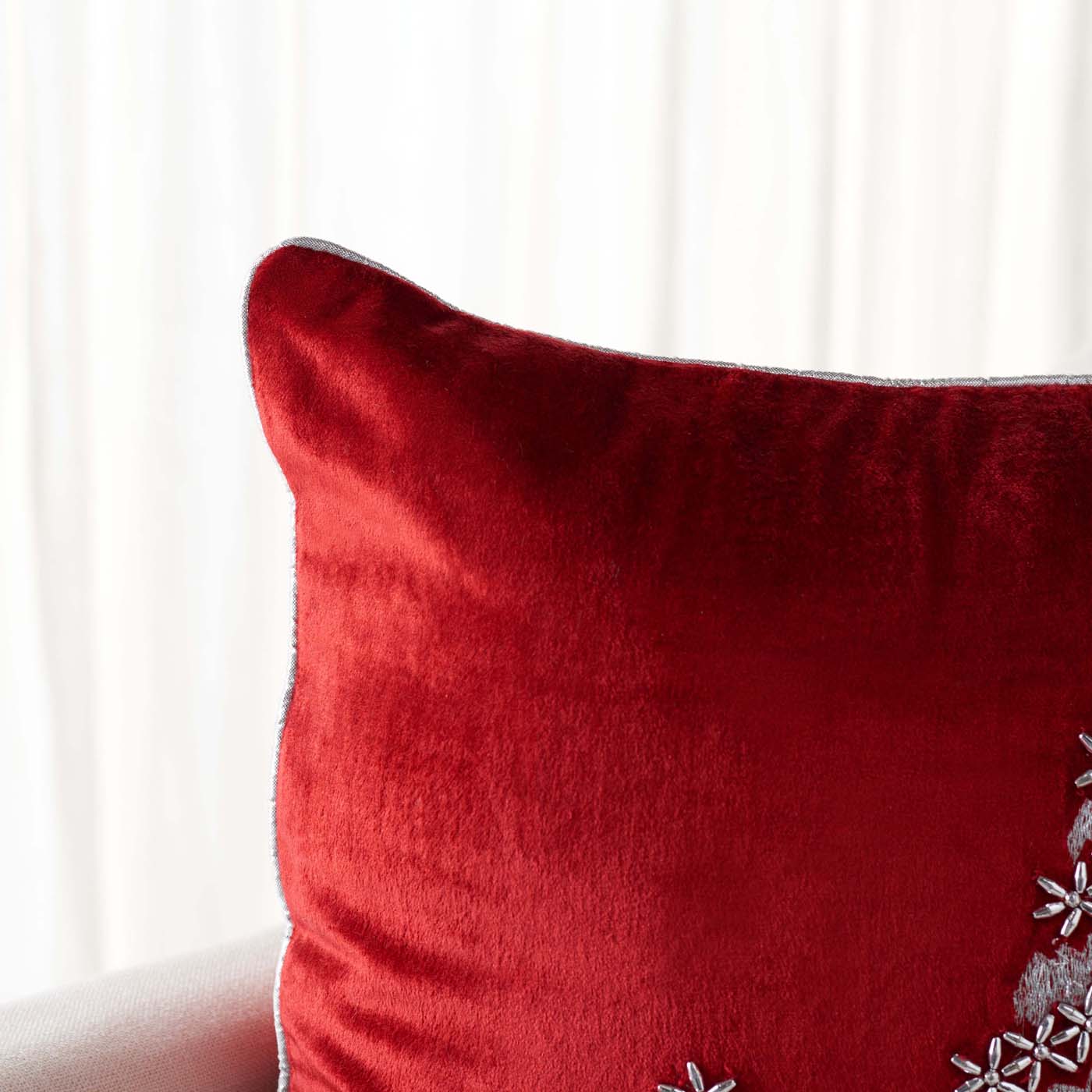 Winter Tree Pillow | Safavieh - HOL4012 - Red / Silver