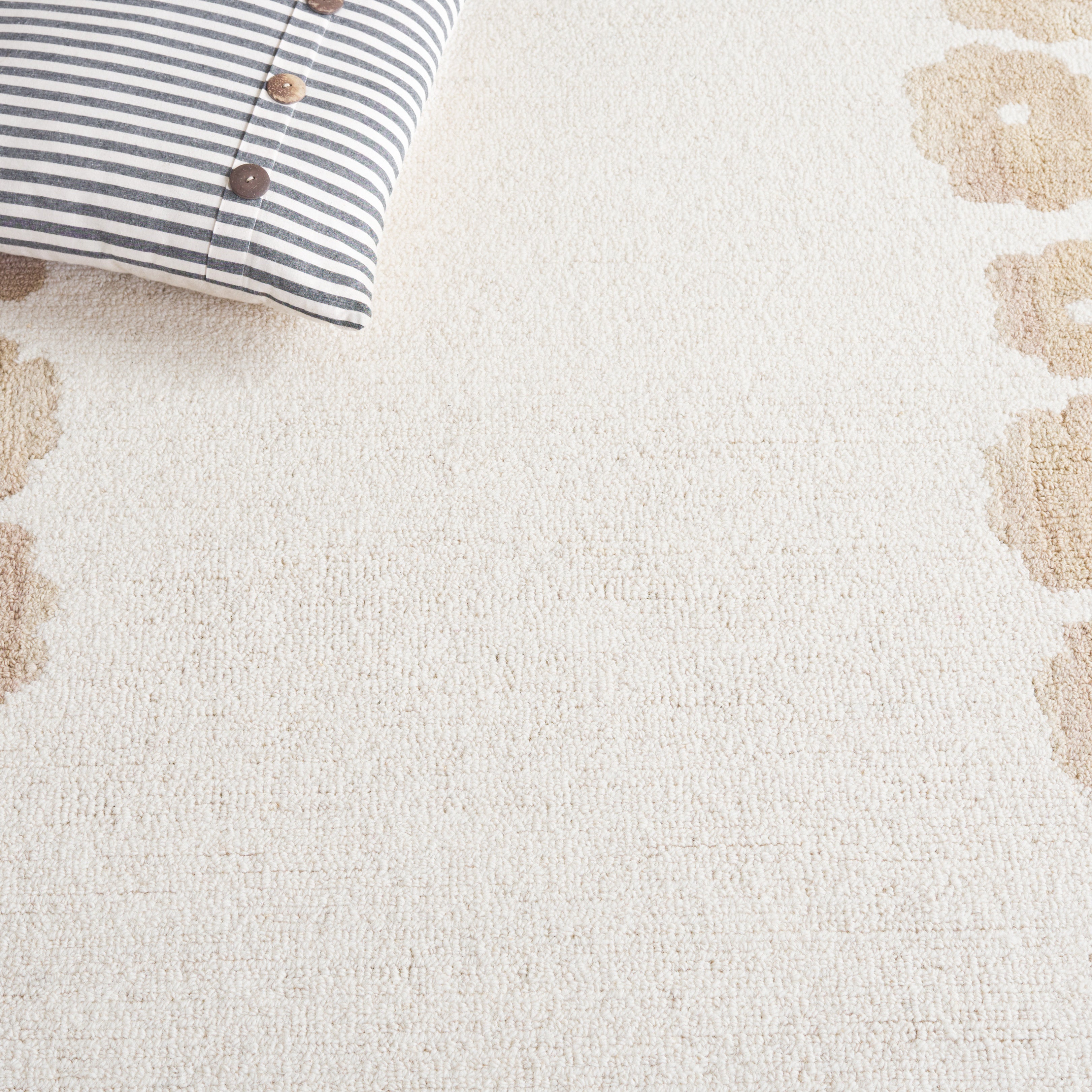 Beige / Ivory