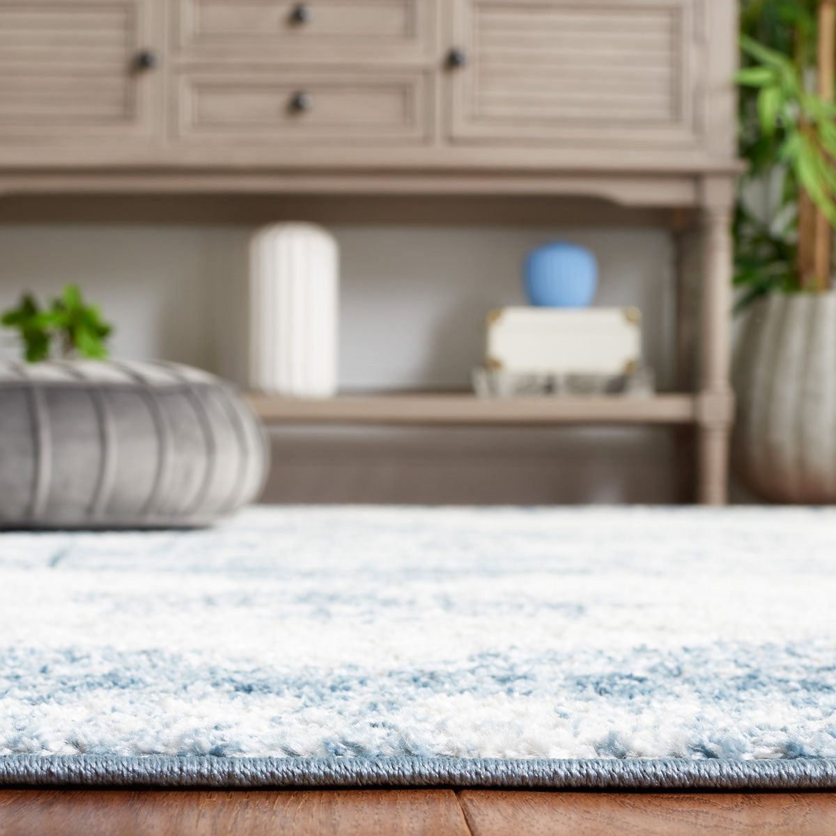 Layla Rug | Safavieh - LAY100A - Ivory Grey / Blue