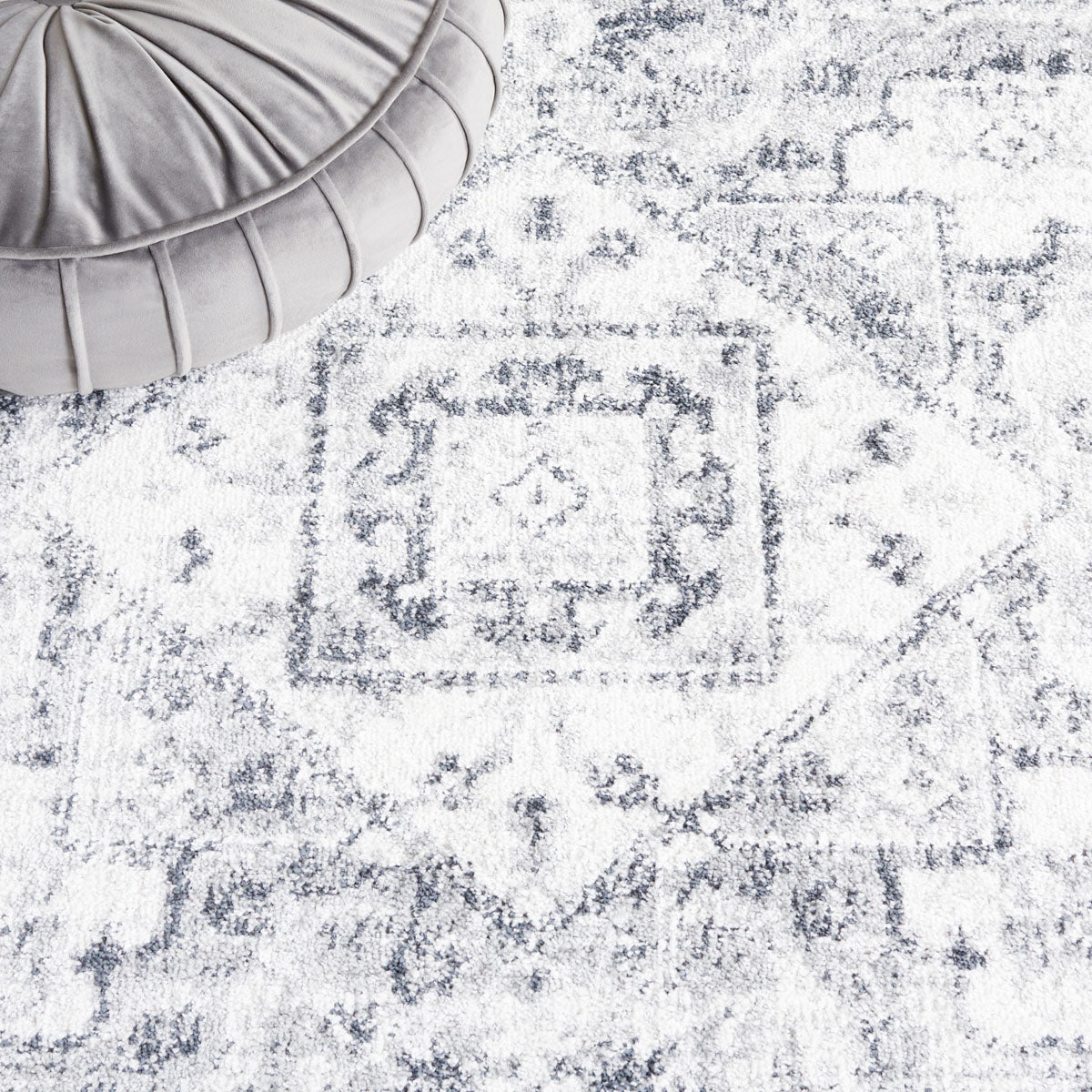 Layla Rug | Safavieh - LAY104A-9 - Ivory Grey / Charcoal