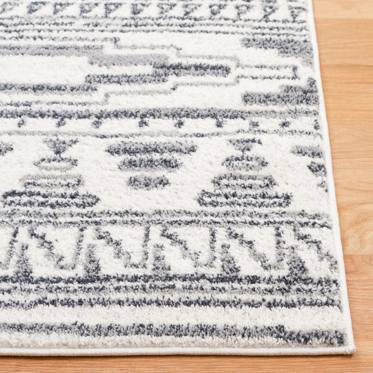 Layla Rug | Safavieh - LAY105A - Ivory / Grey