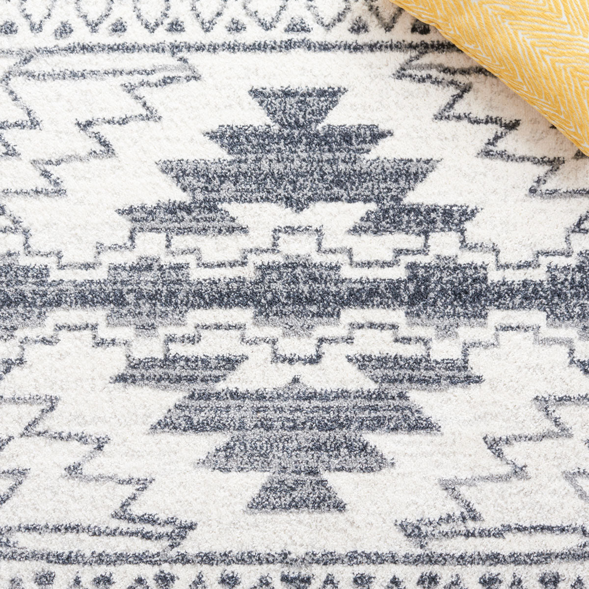 Layla Rug | Safavieh - LAY105A - Ivory / Grey