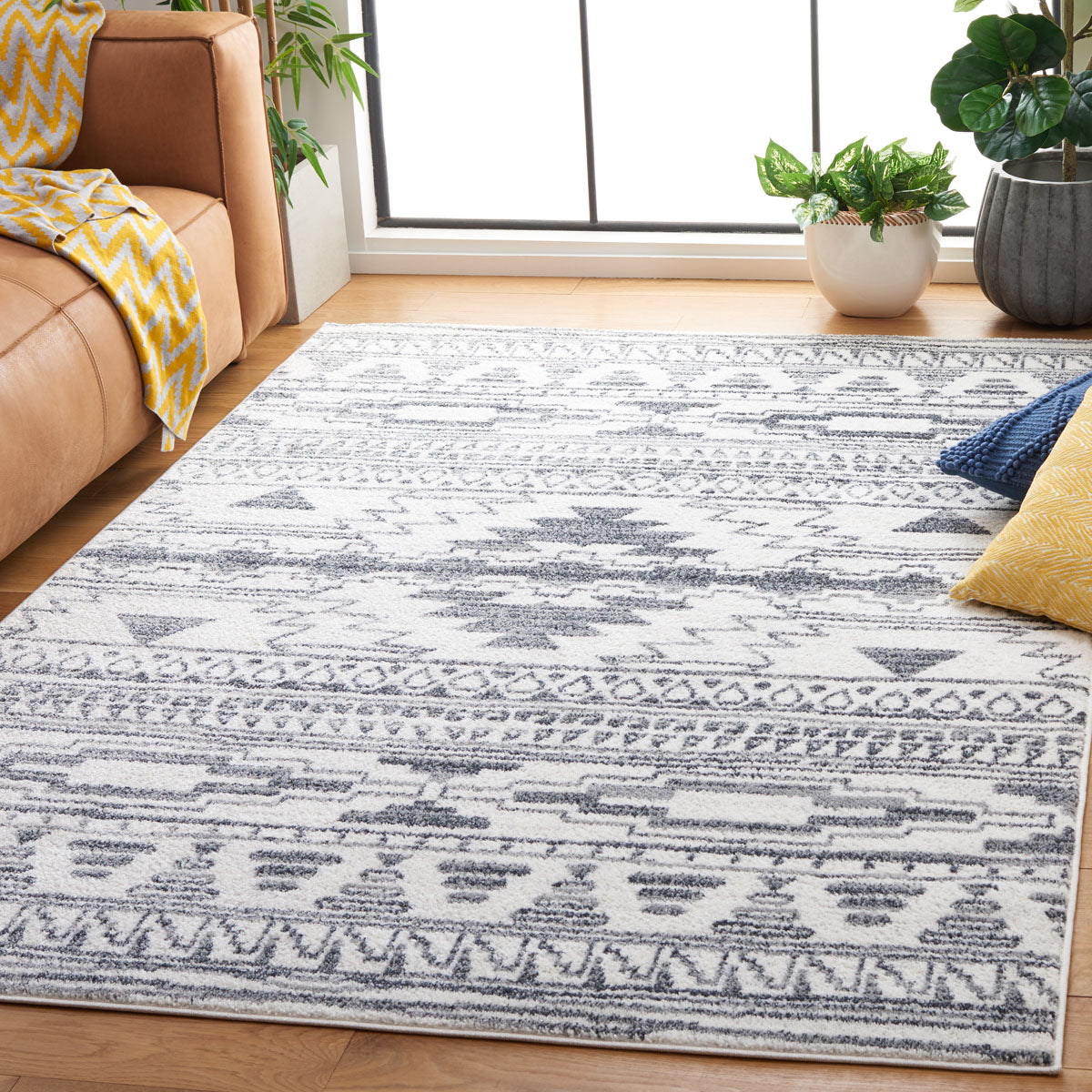 Layla Rug | Safavieh - LAY105A - Ivory / Grey