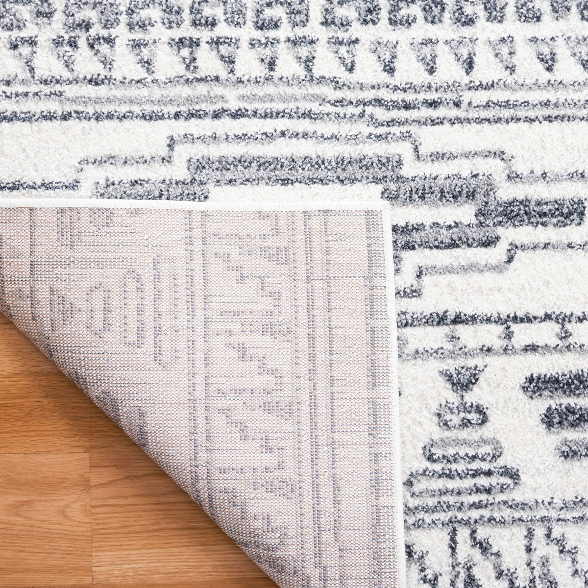 Layla Rug | Safavieh - LAY105A - Ivory / Grey