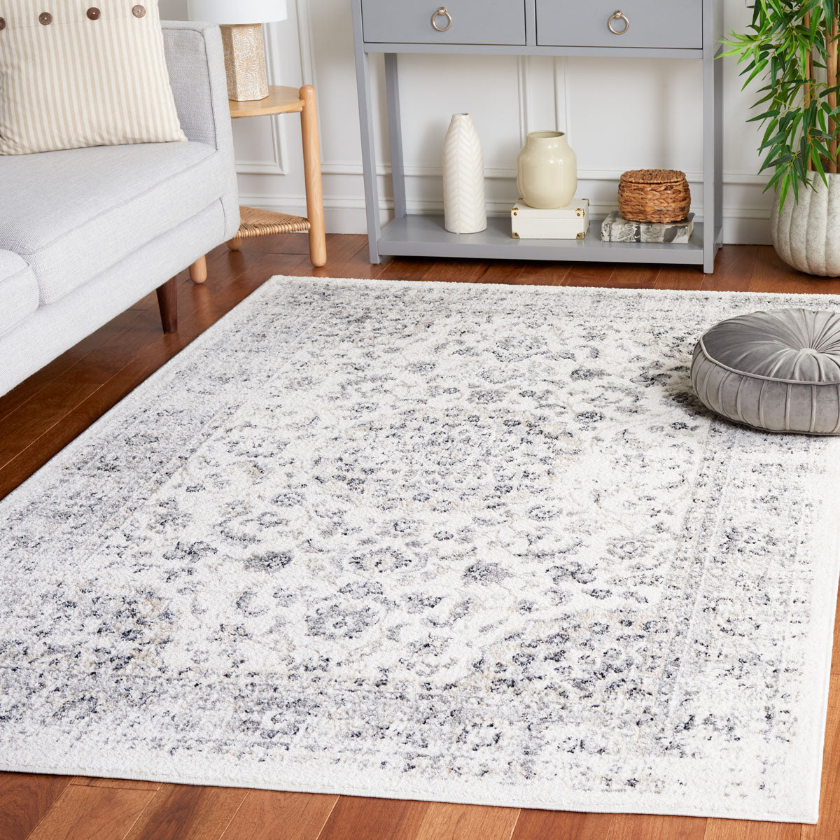 Layla Rug | Safavieh - LAY106A - Ivory / Grey