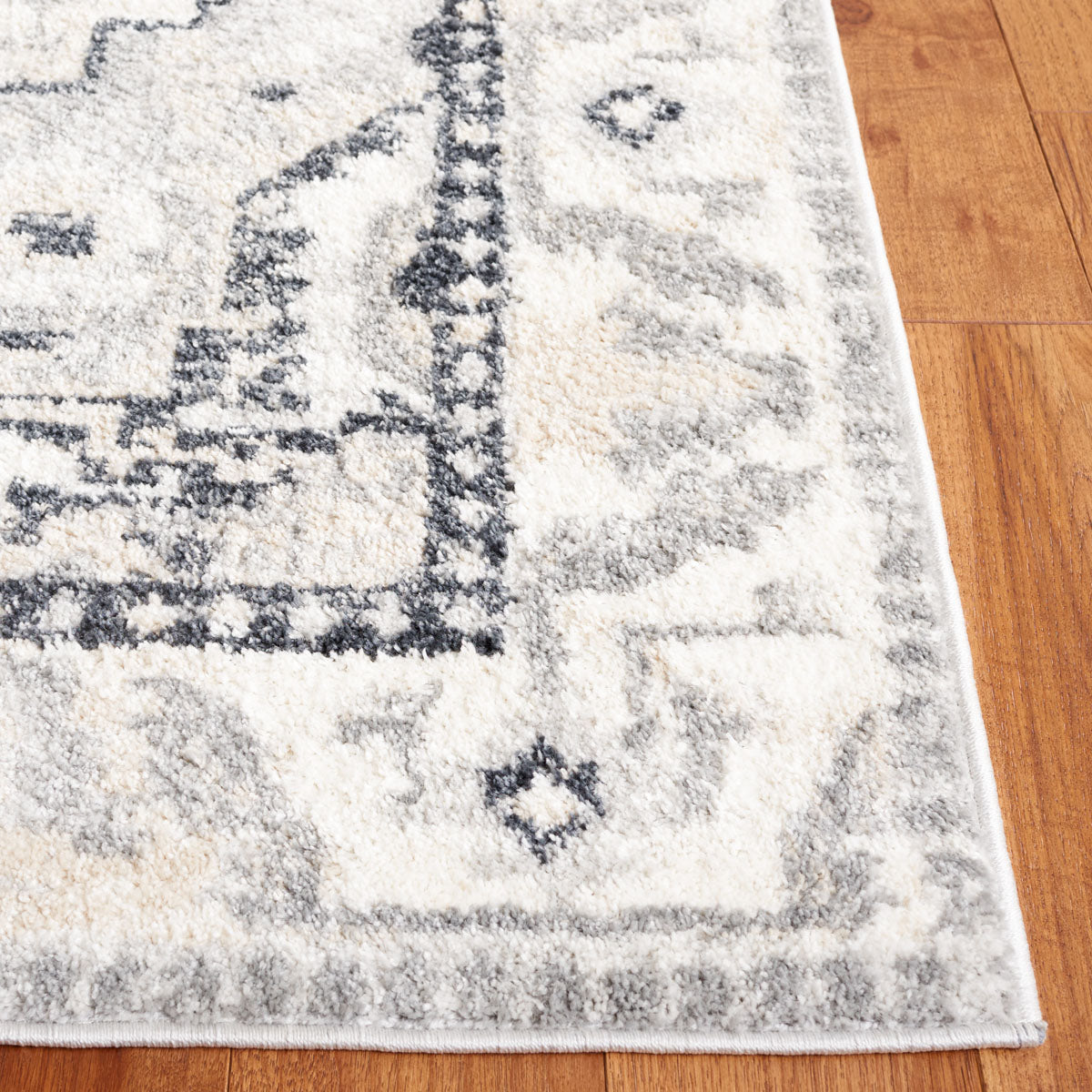 Layla Rug | Safavieh - LAY107A - Ivory Grey / Charcoal