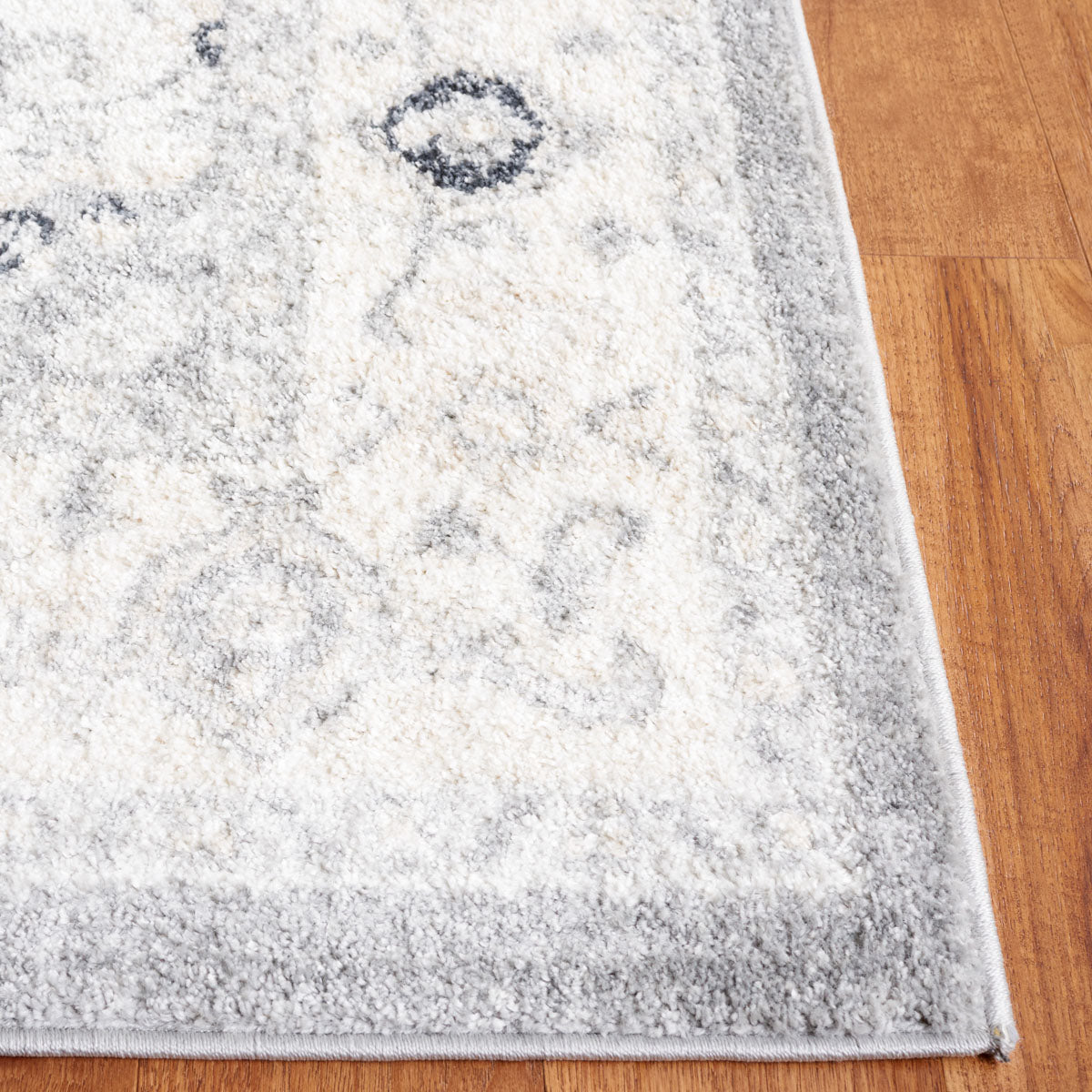 Layla Rug | Safavieh - LAY109A - Ivory Grey / Charcoal