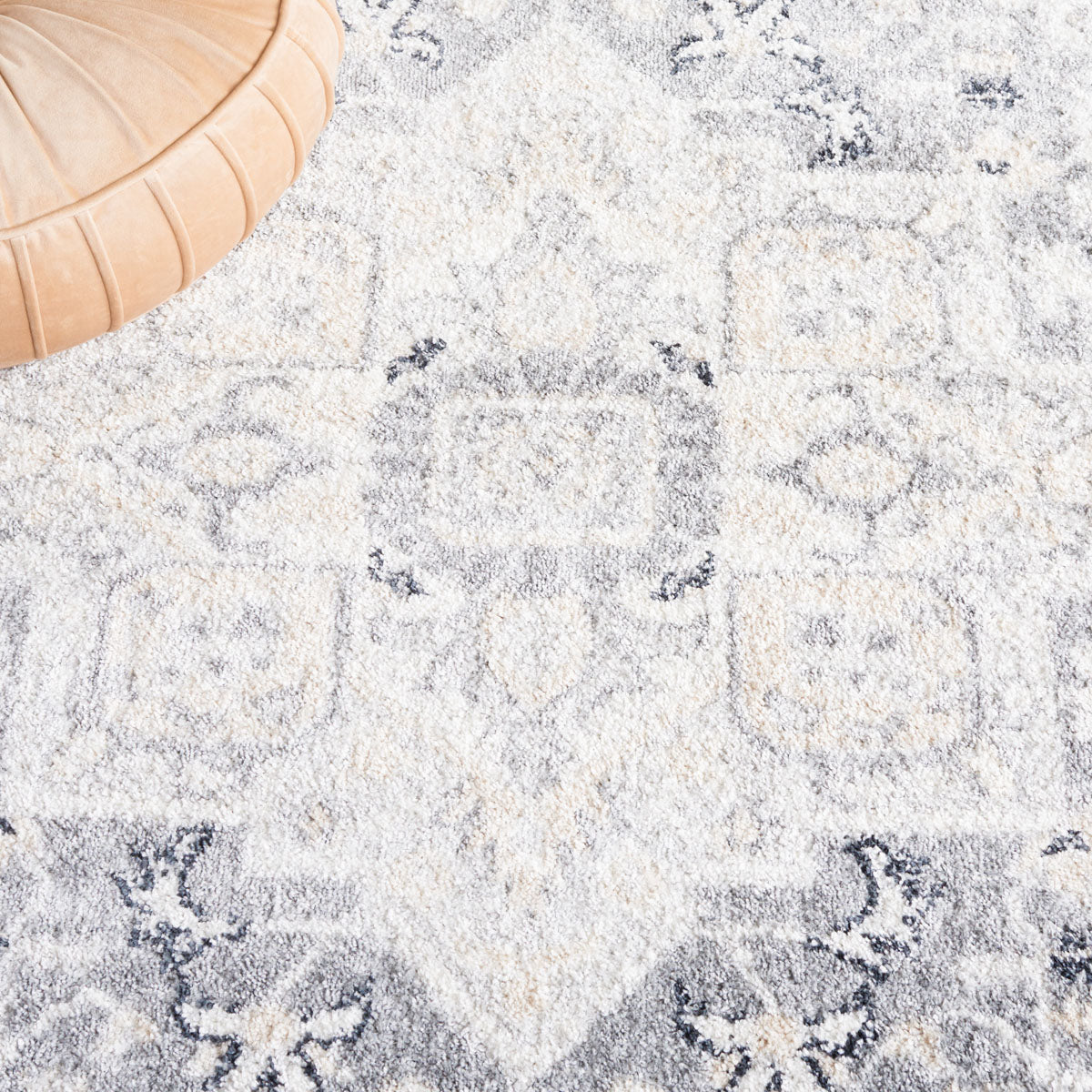 Layla Rug | Safavieh - LAY109A - Ivory Grey / Charcoal