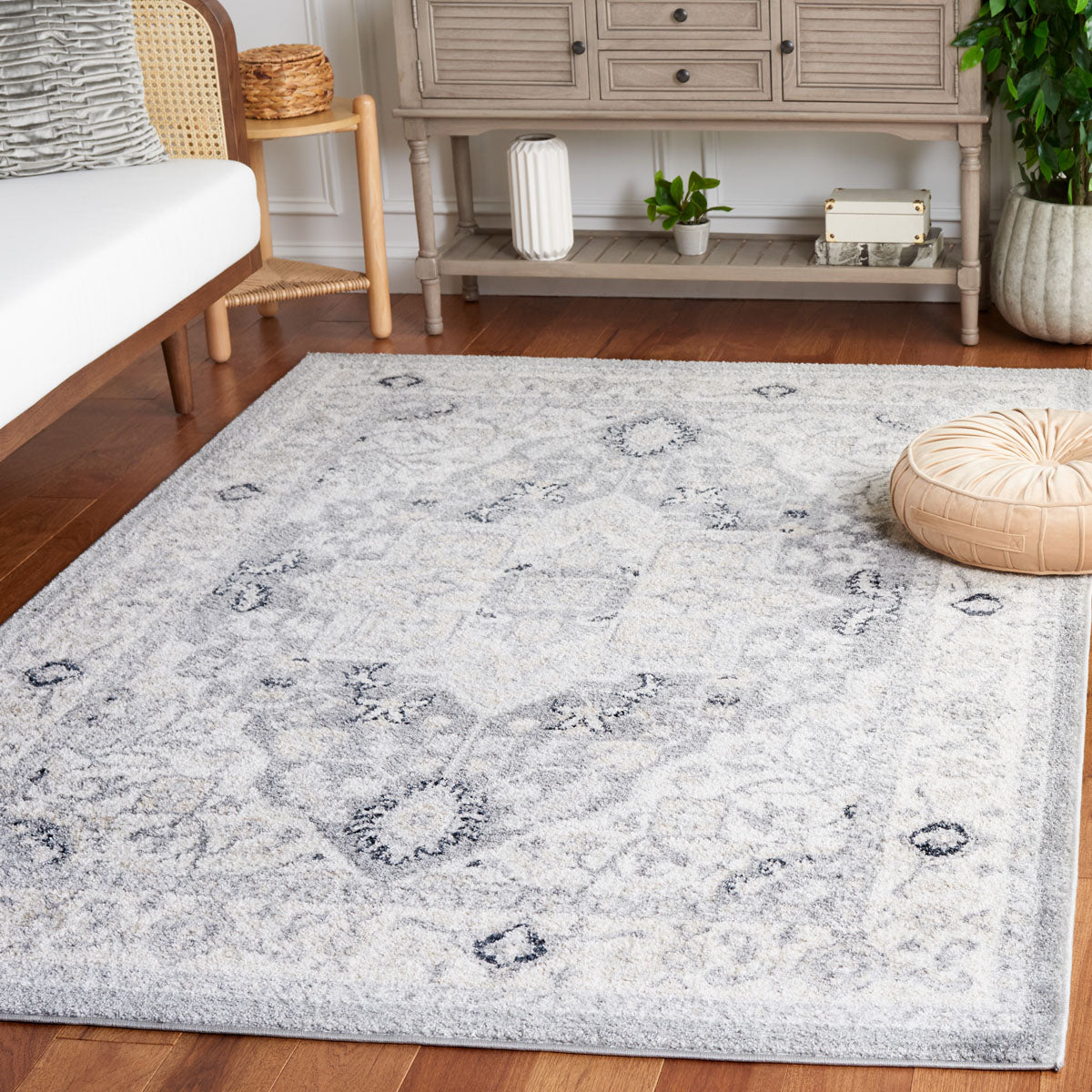 Layla Rug | Safavieh - LAY109A - Ivory Grey / Charcoal