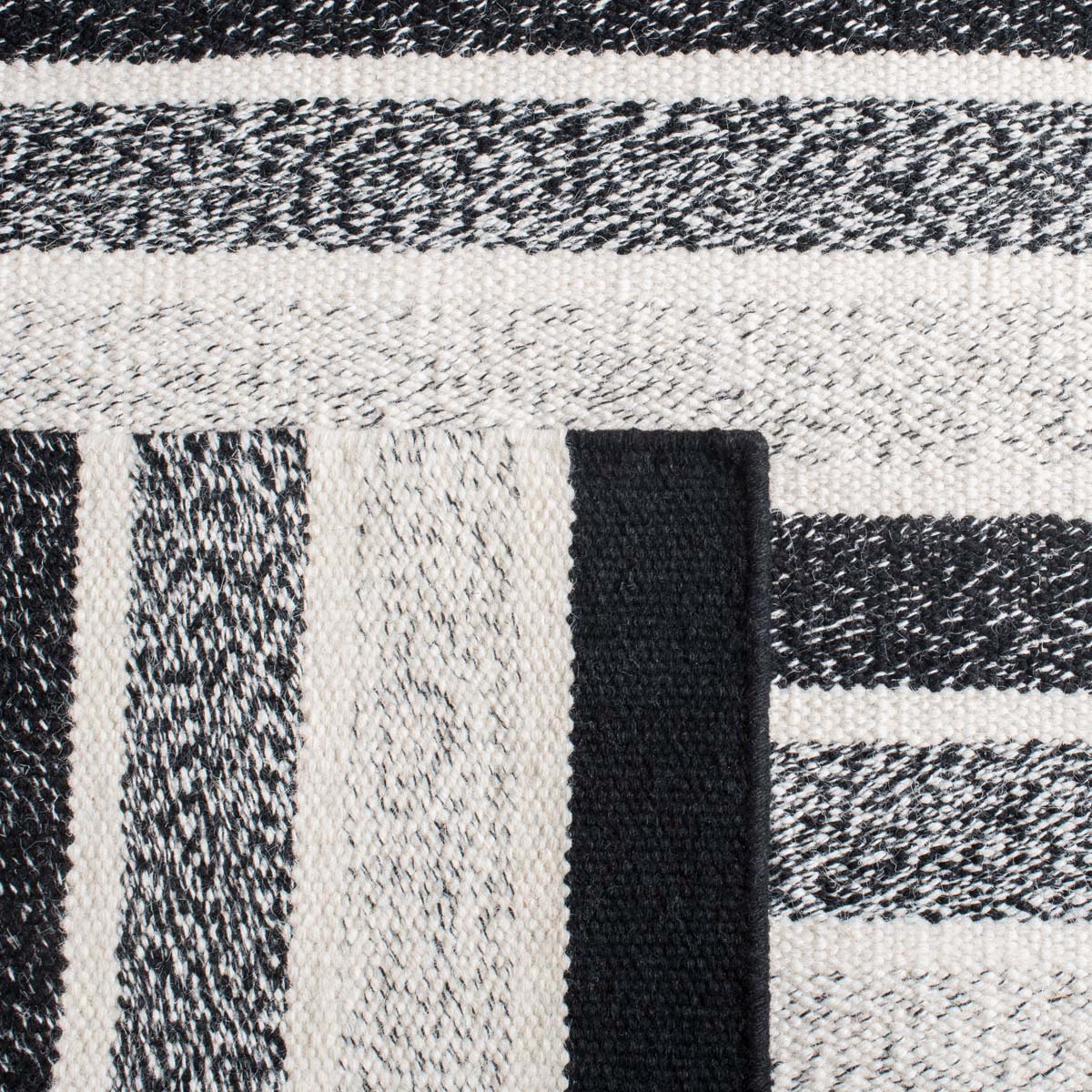 Aiden Rug | Lauren Ralph Lauren - LRL2351 - Black / Ivory