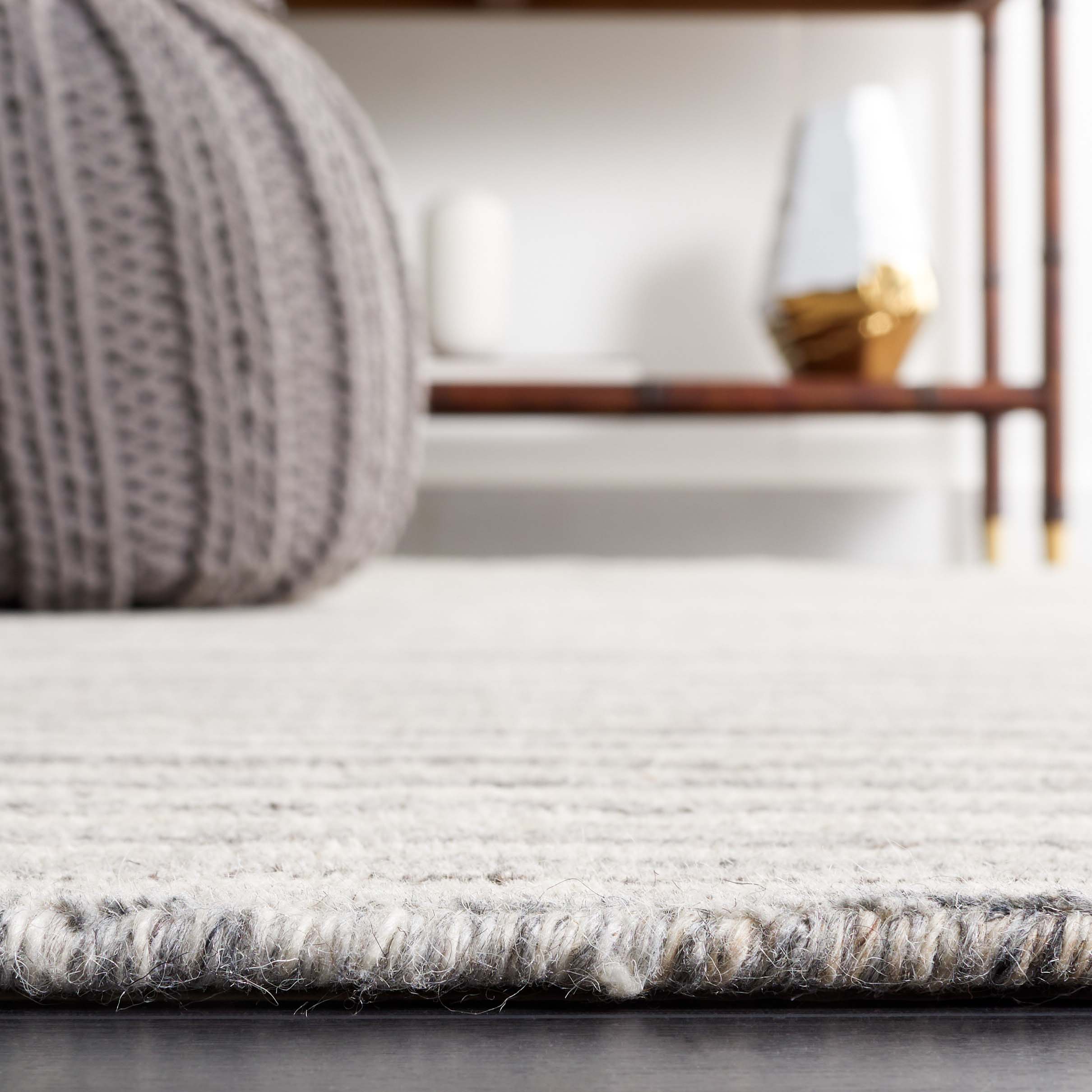 Mirage 462 Rug | Safavieh: MIR462H - Ivory / Dark Grey