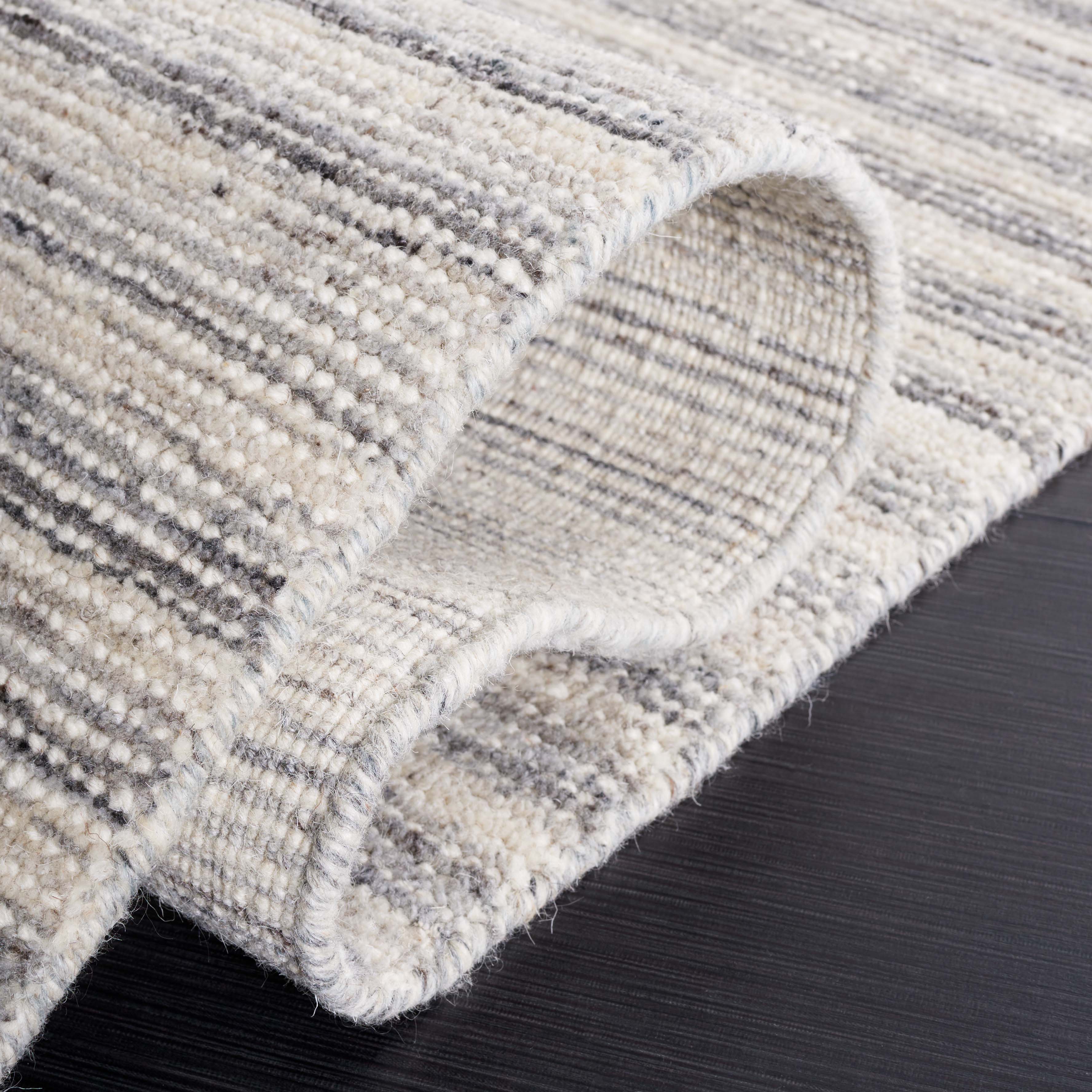 Mirage 462 Rug | Safavieh: MIR462H - Ivory / Dark Grey