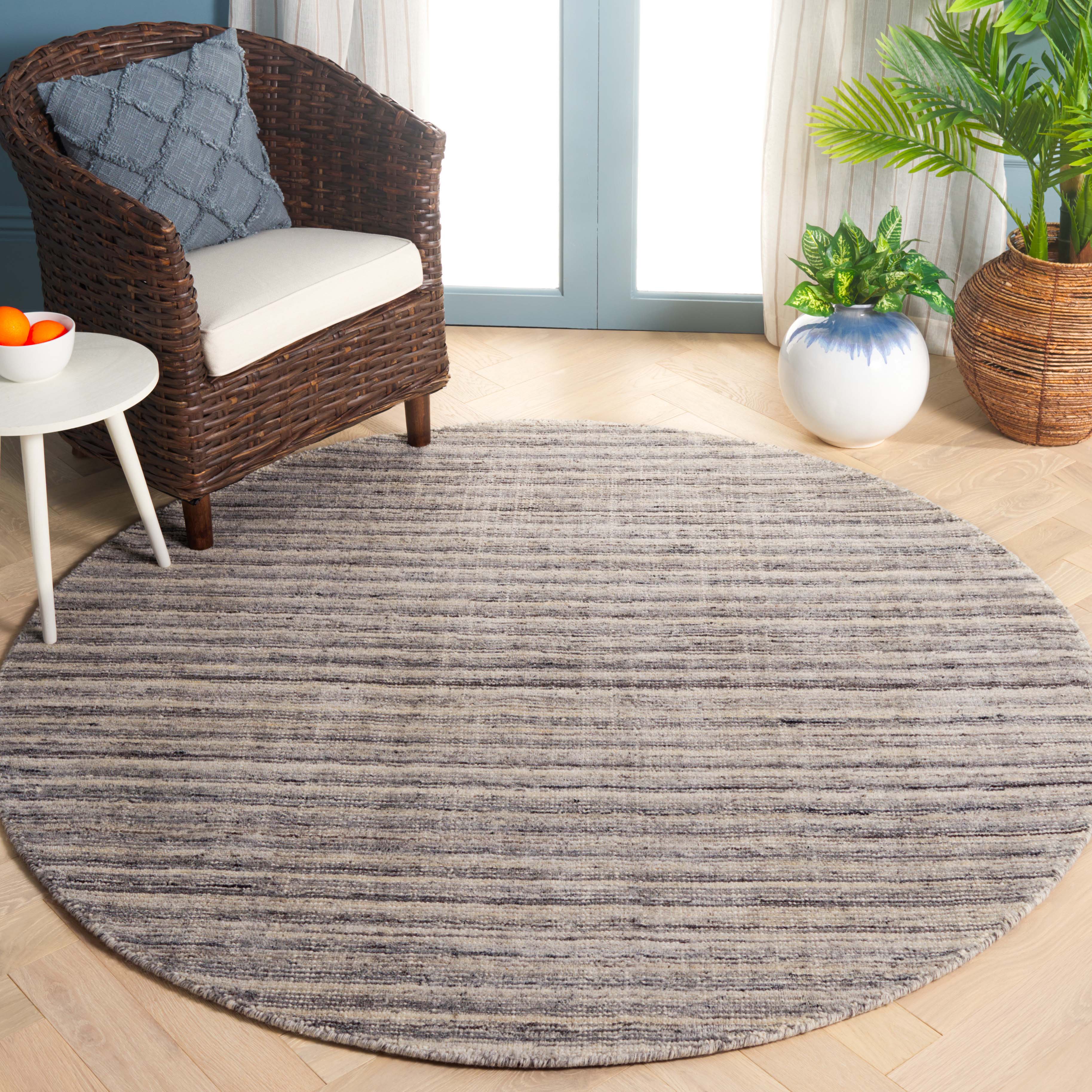 Mirage 462 Rug | Safavieh: MIR462H - Ivory / Dark Grey