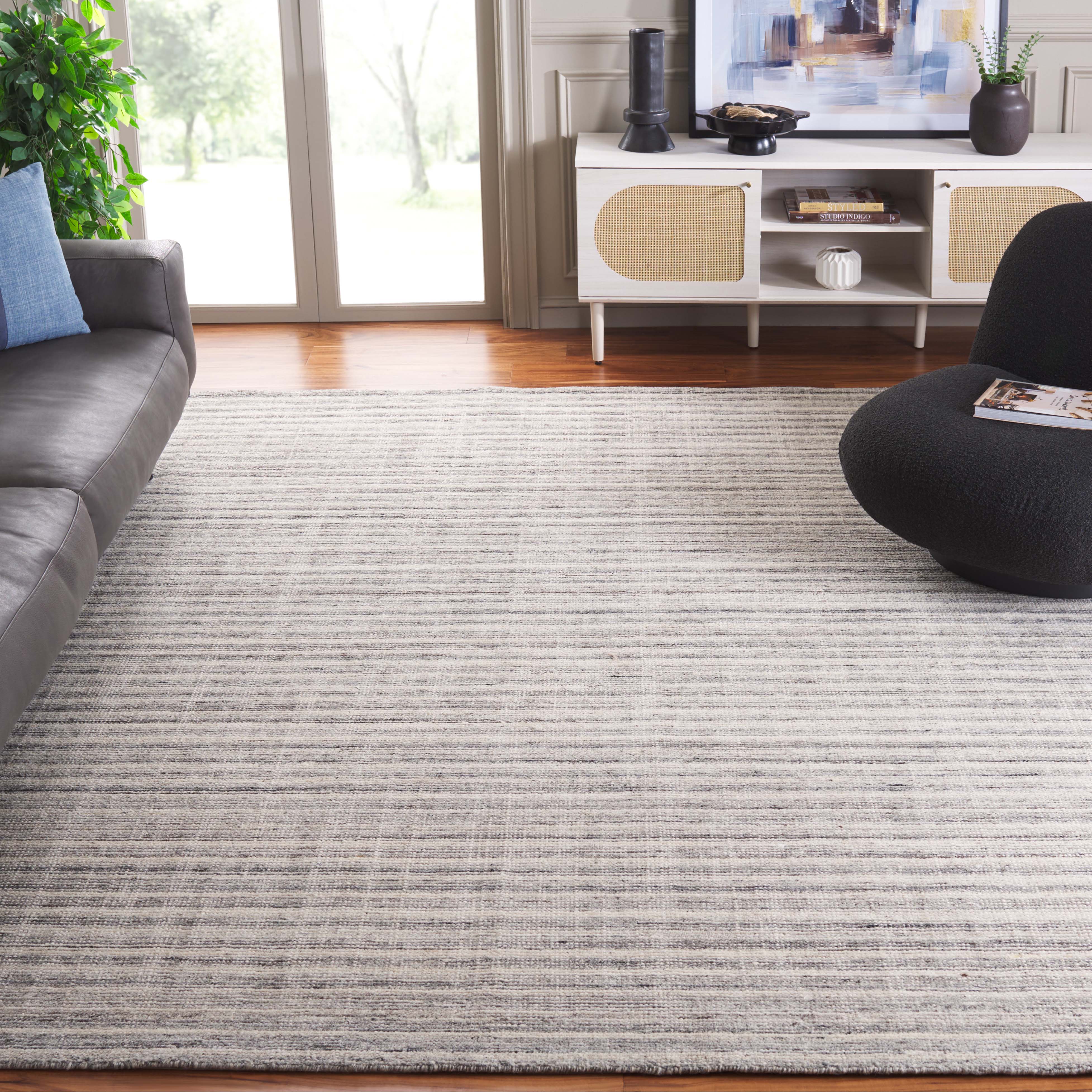 Mirage 462 Rug | Safavieh: MIR462H - Ivory / Dark Grey