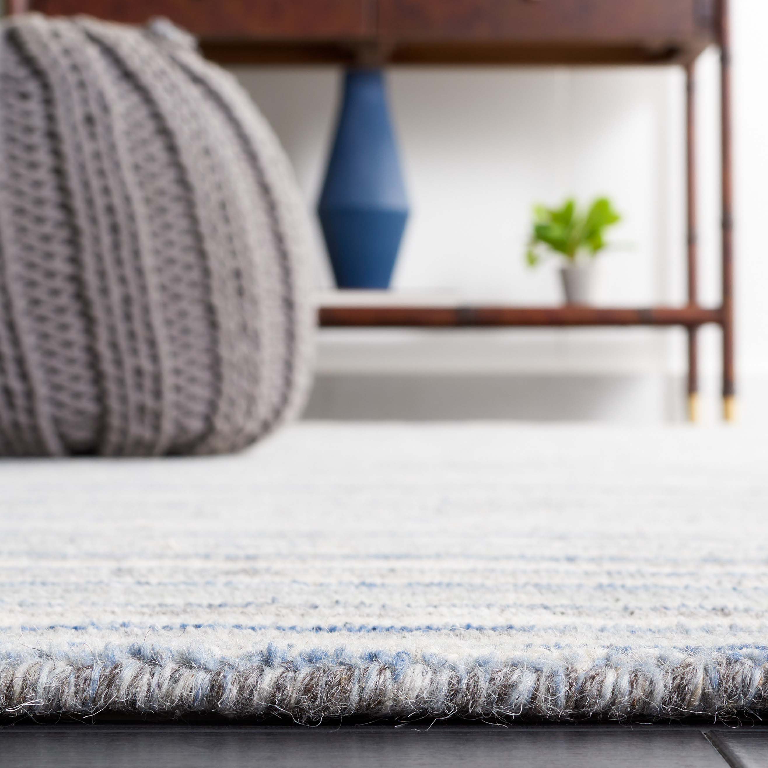 Mirage 462 Rug | Safavieh: MIR462M - Ivory / Blue