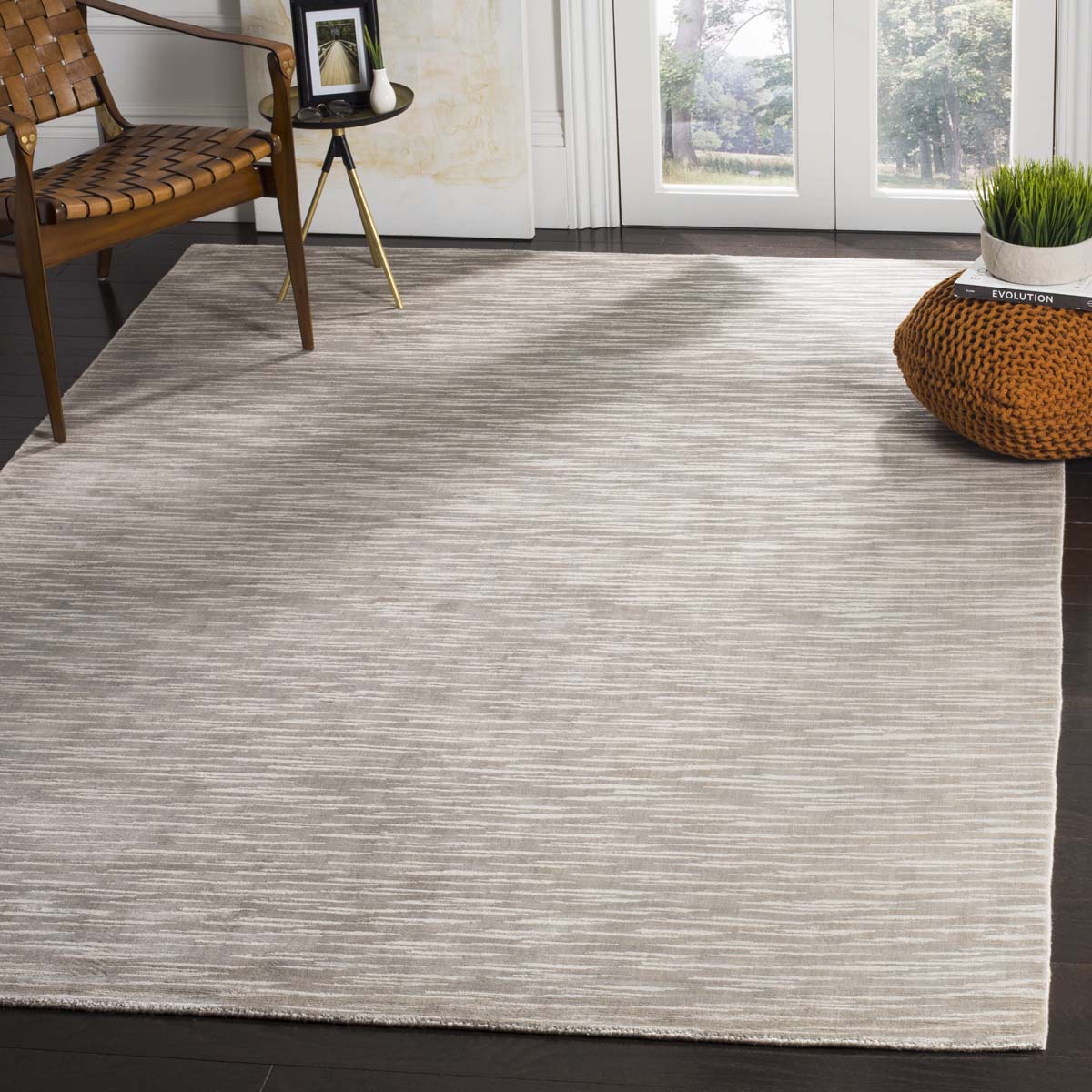 Mirage 635 Rug | Safavieh - MIR635D - Moon Beam