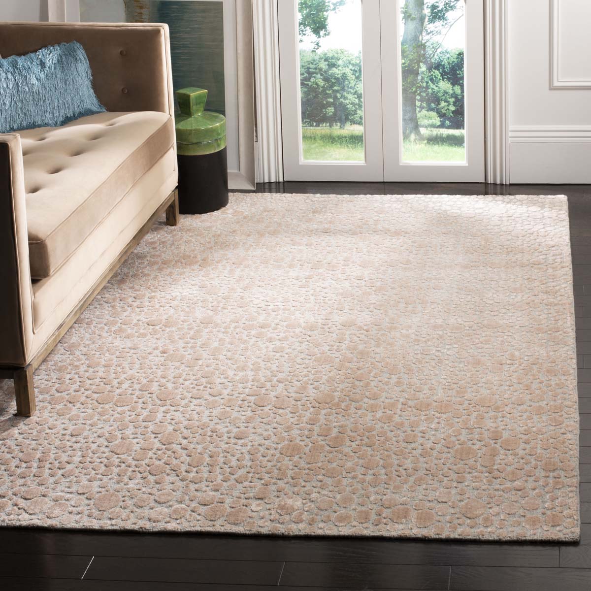 Mirage 680 Rug | Safavieh - MIR680B - Beige / Silver