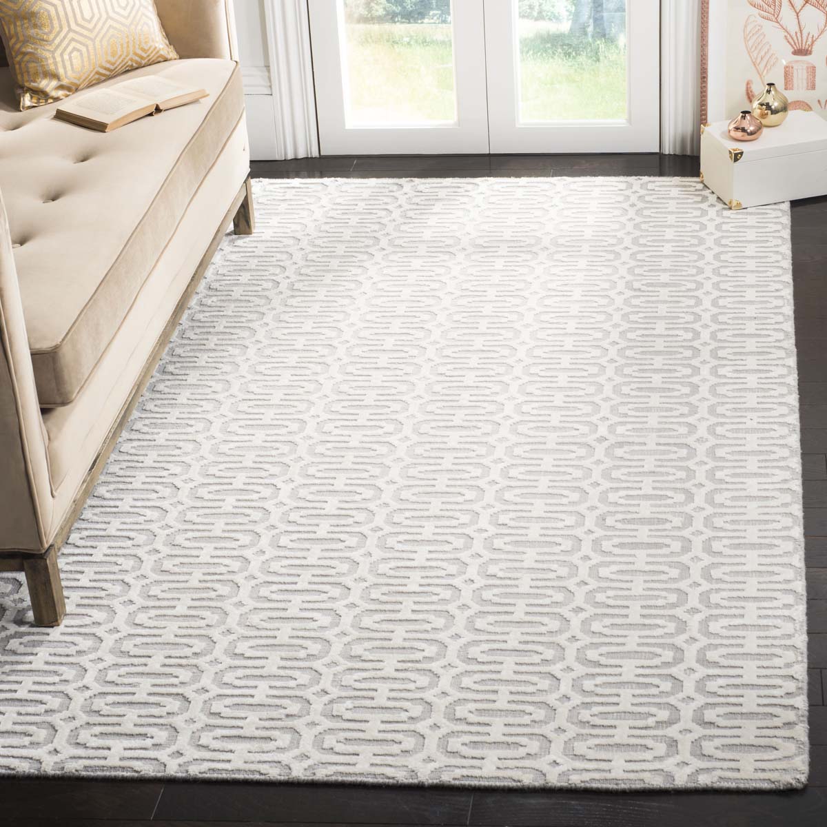 Mirage 902 Rug | Safavieh MIR902A - Silver / Ivory