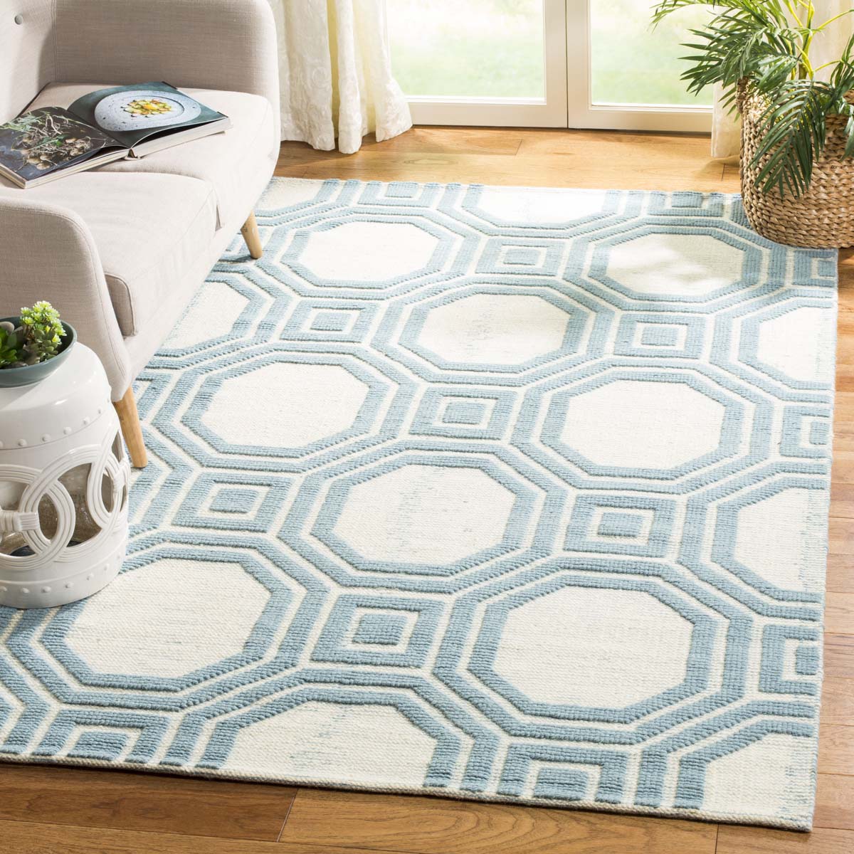 Martha Stewart 2554 Rug | Martha Stewart - MSR2554 - Ivory / Light Blue