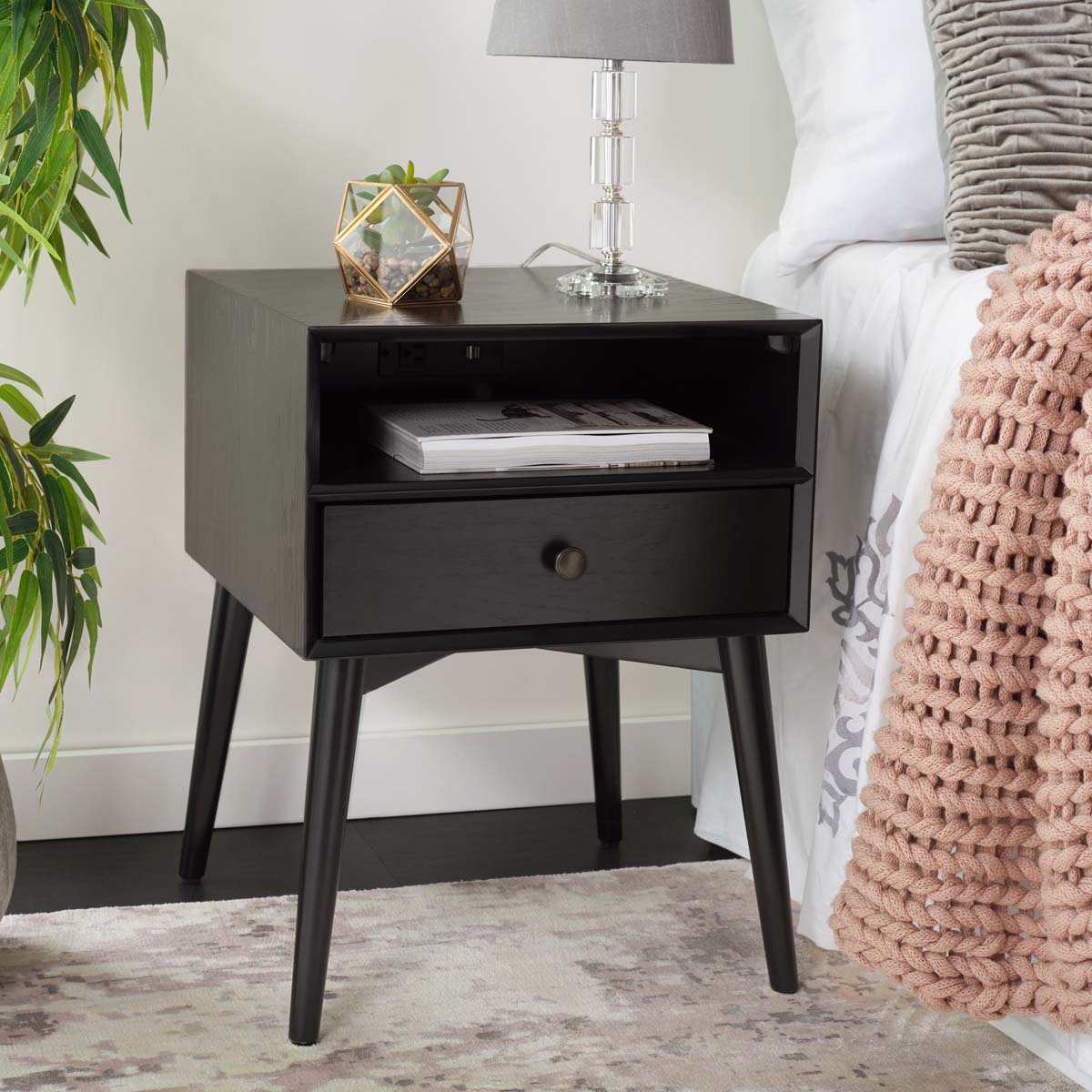 Scully Nightstand W/ Usb | Safavieh - Black / Gold | Safavieh - Black / Gold