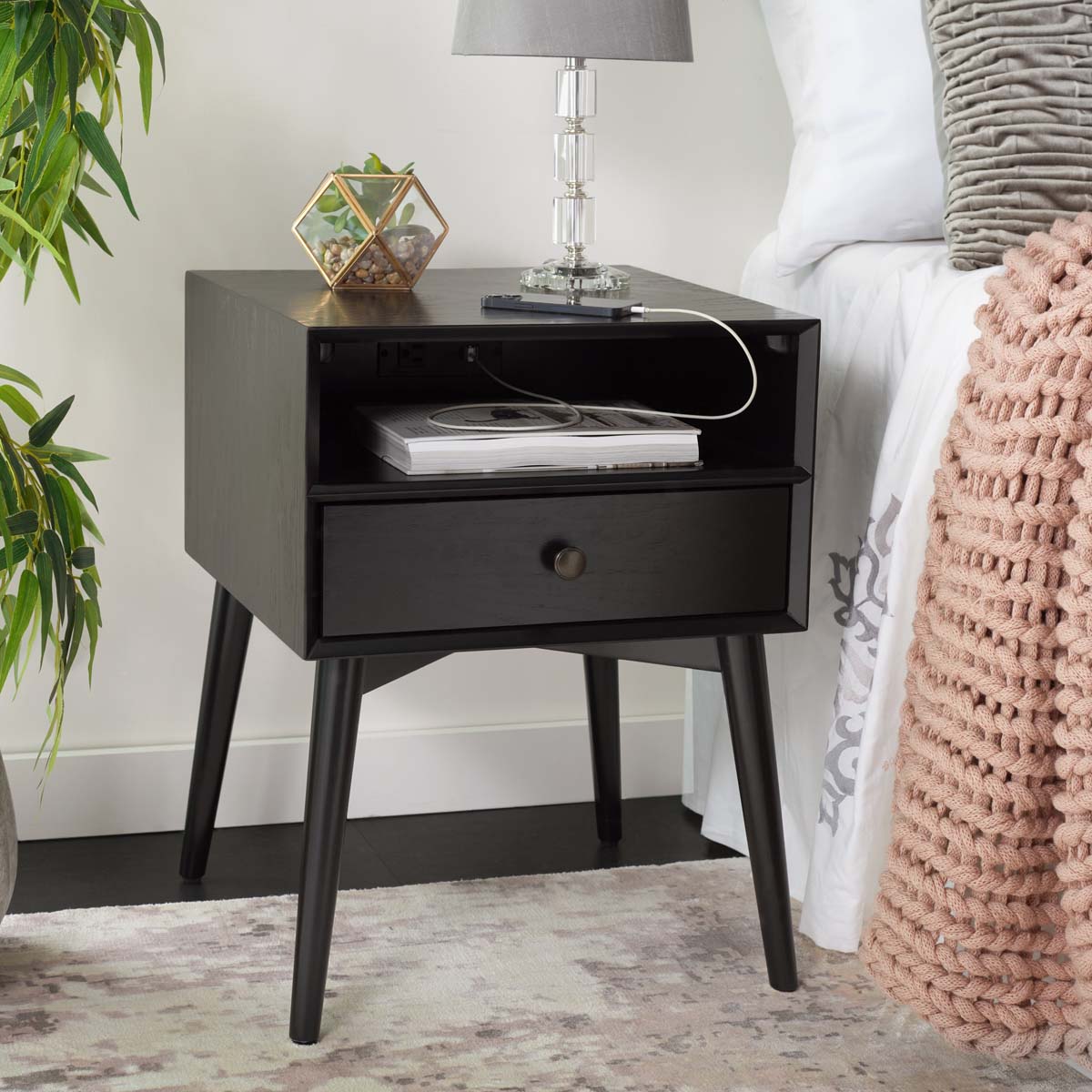 Scully Nightstand W/ Usb | Safavieh - Black / Gold | Safavieh - Black / Gold