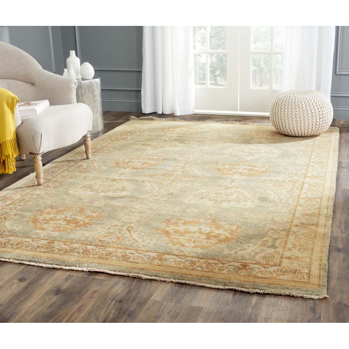 Oushak 125 Rug | Safavieh - OSH125A - Grey / Ivory