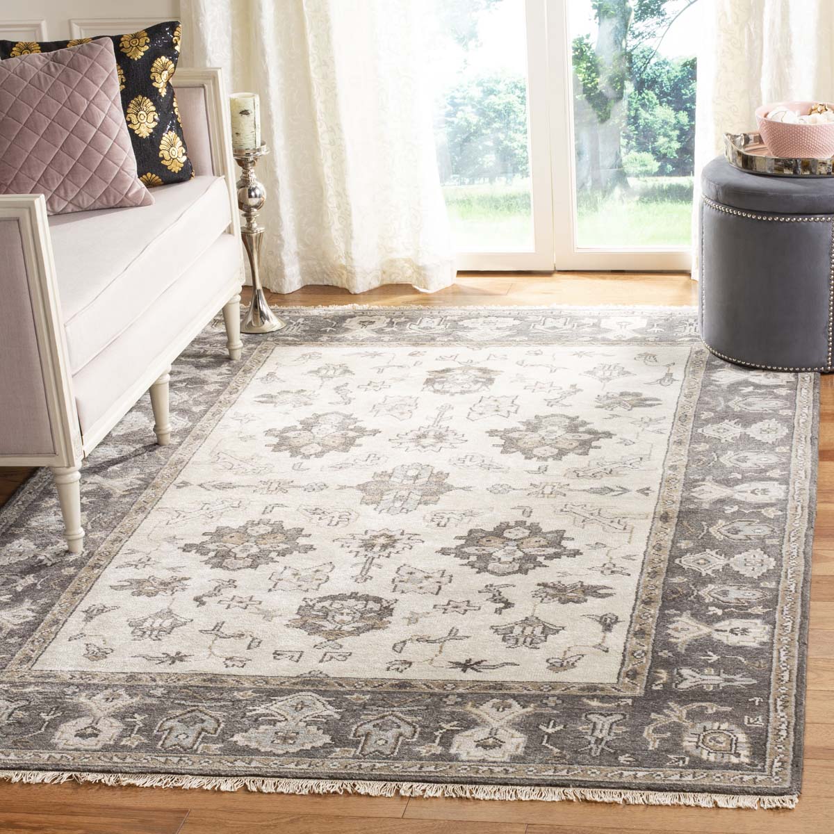 Oushak 235 Rug | Safavieh - OSH235B - Ivory / Charcoal