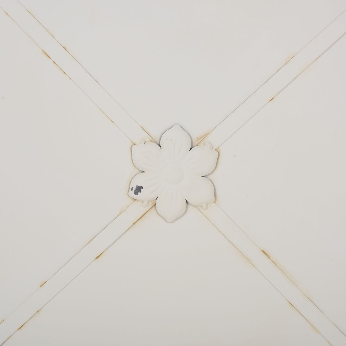 ANTIQUE WHITE