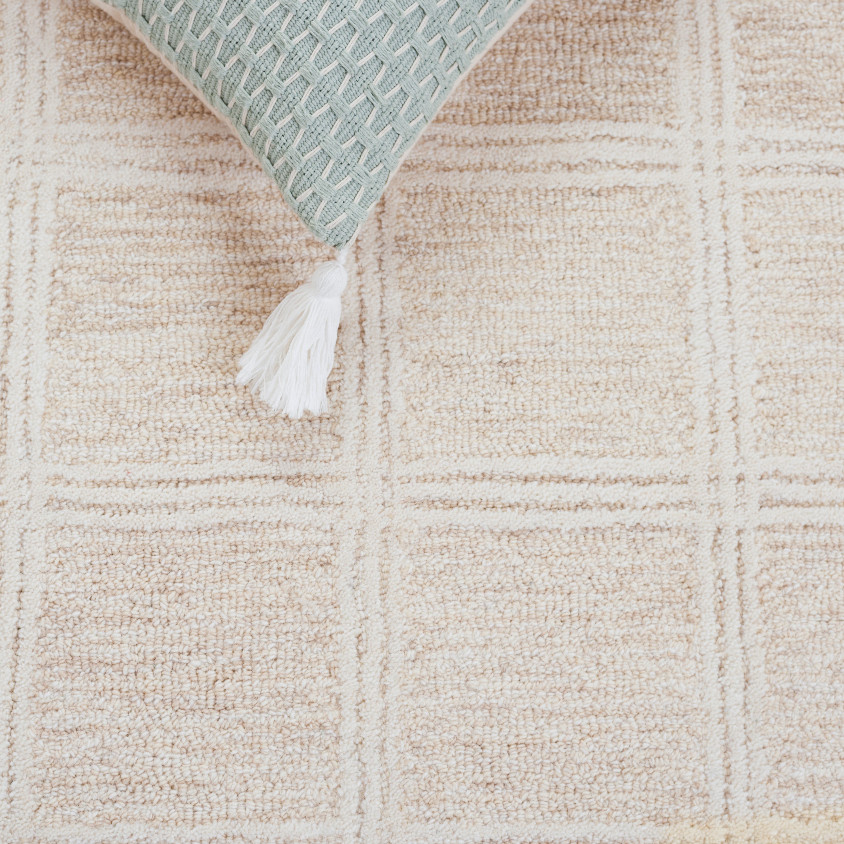 Beige / Ivory