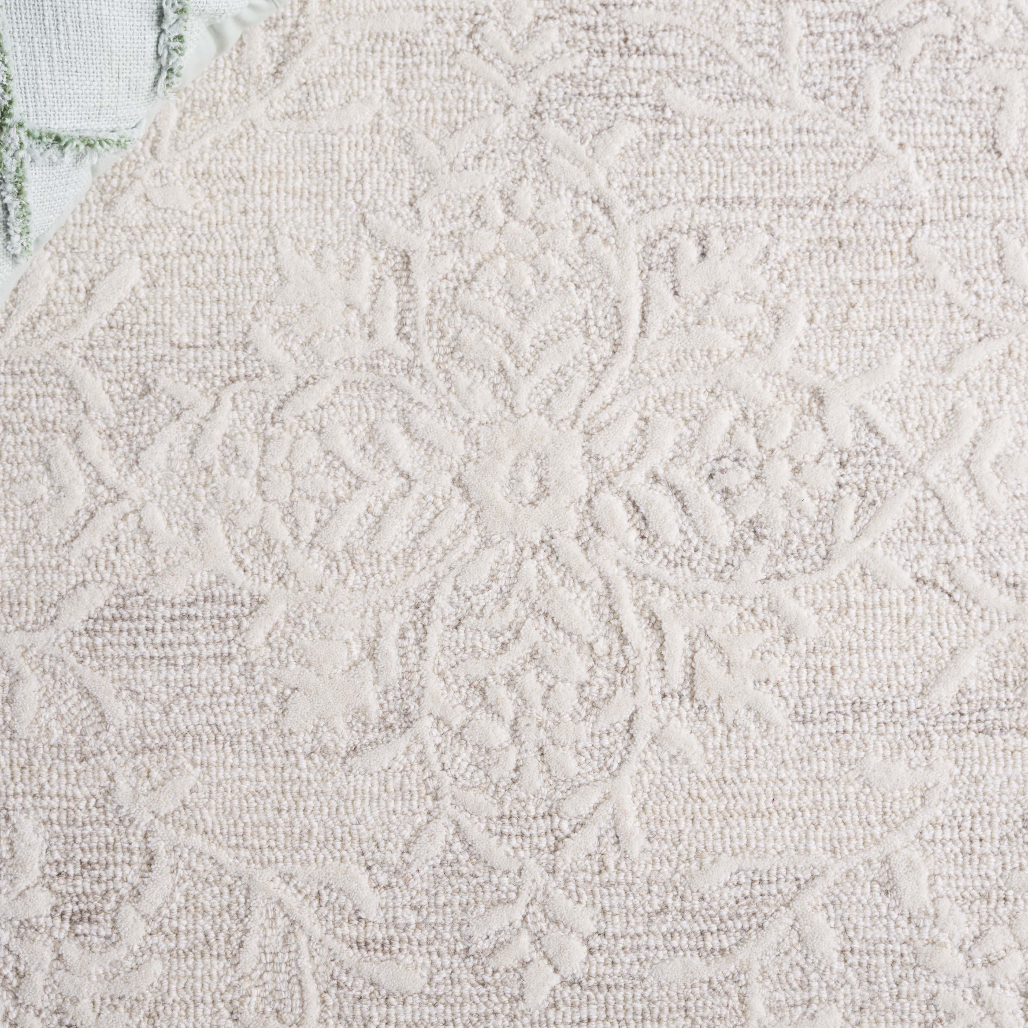 Beige / Ivory