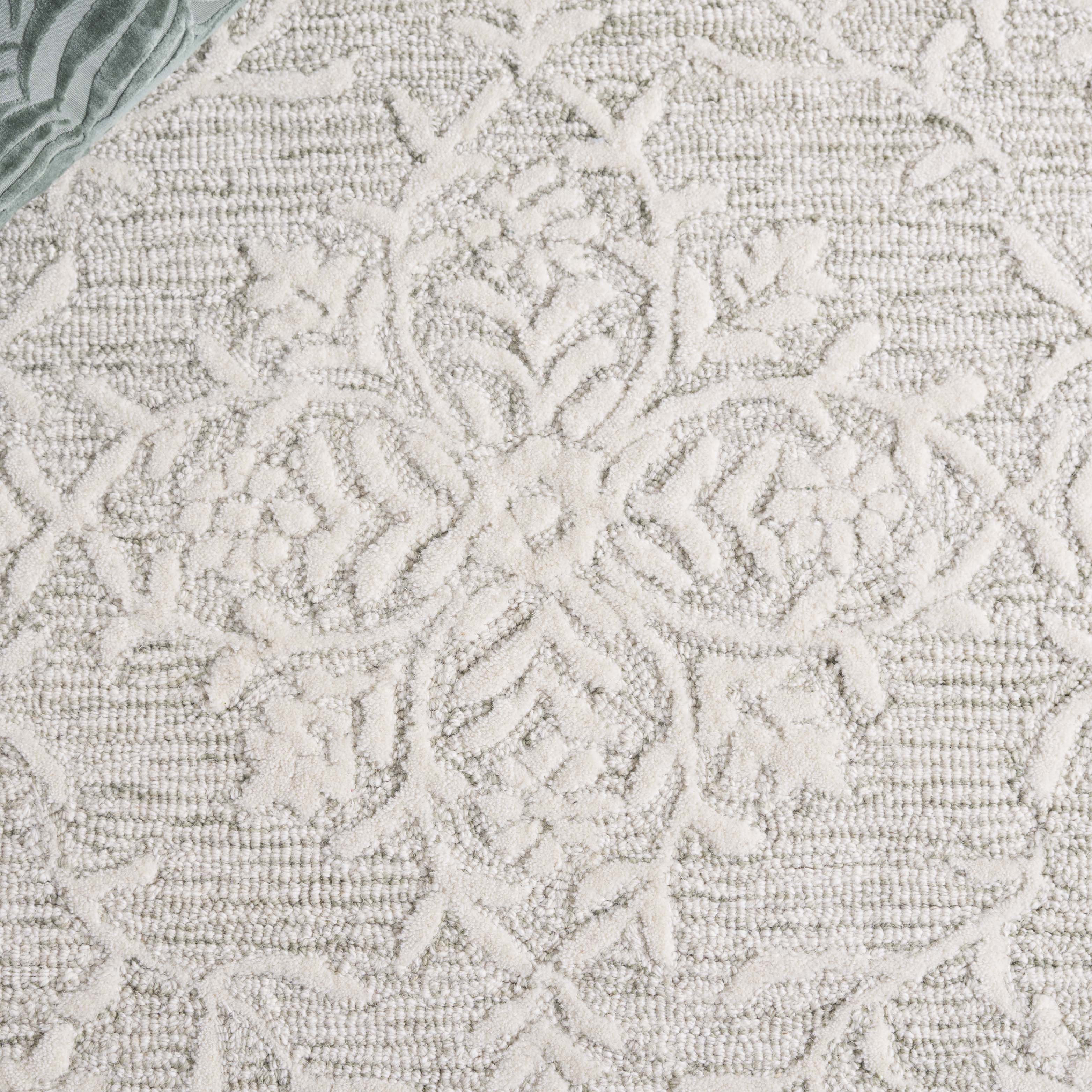 Light Green / Ivory