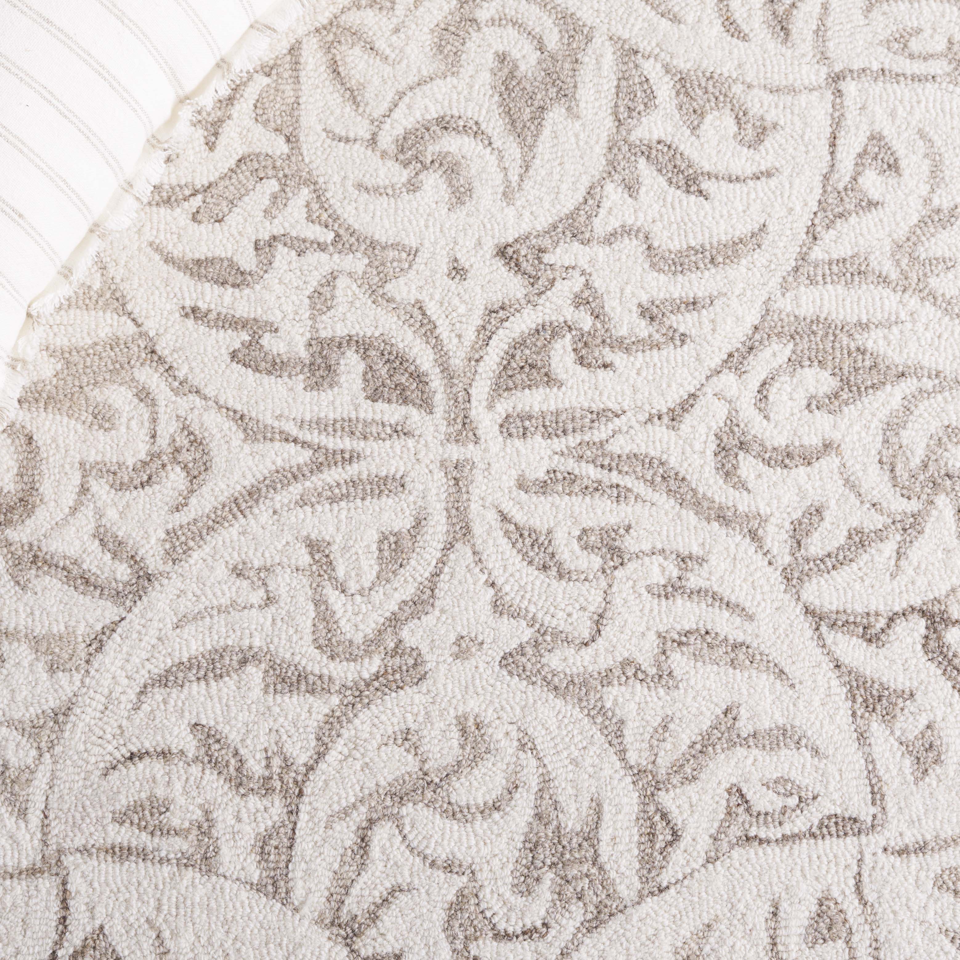 Beige / Ivory